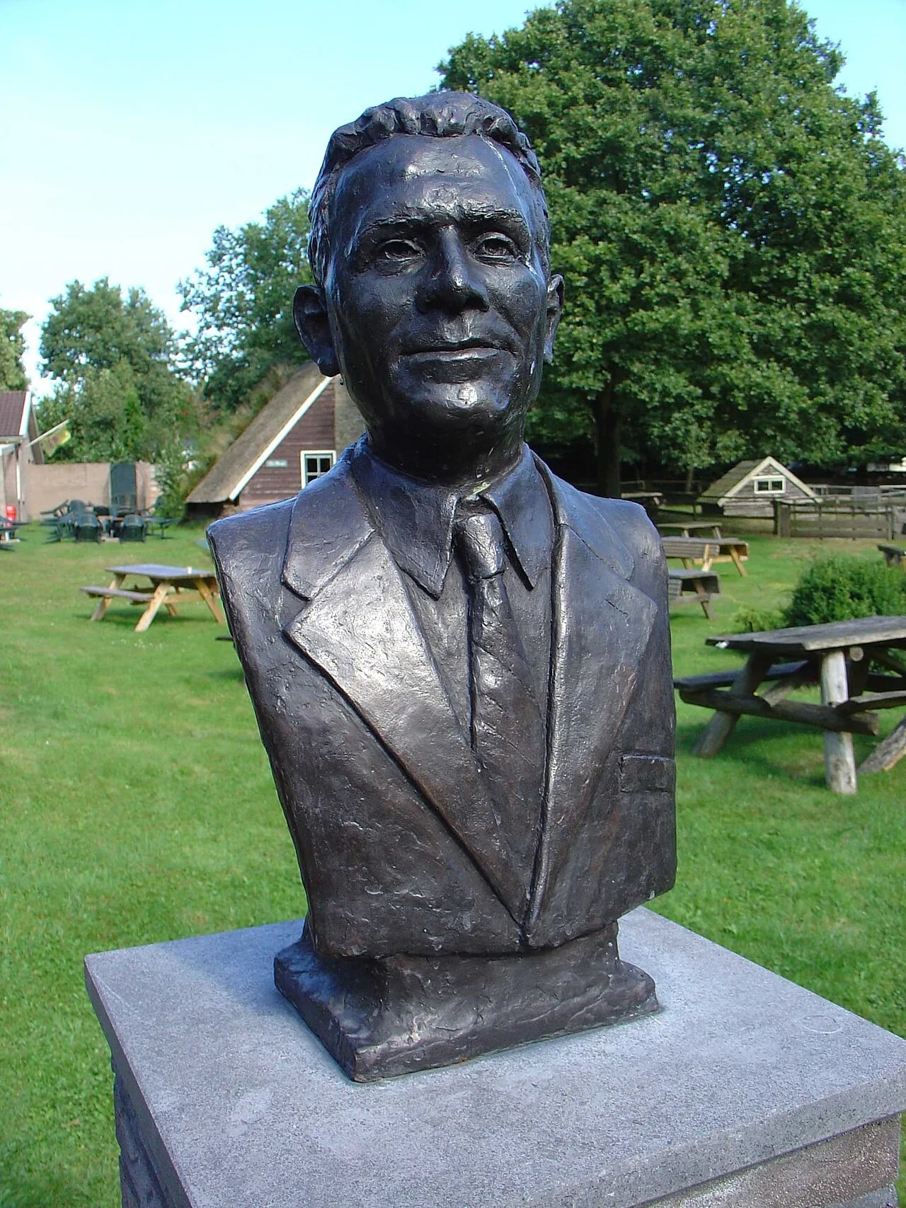 Porträt von Anne de Vries (1904–1964) – Gedenkseite