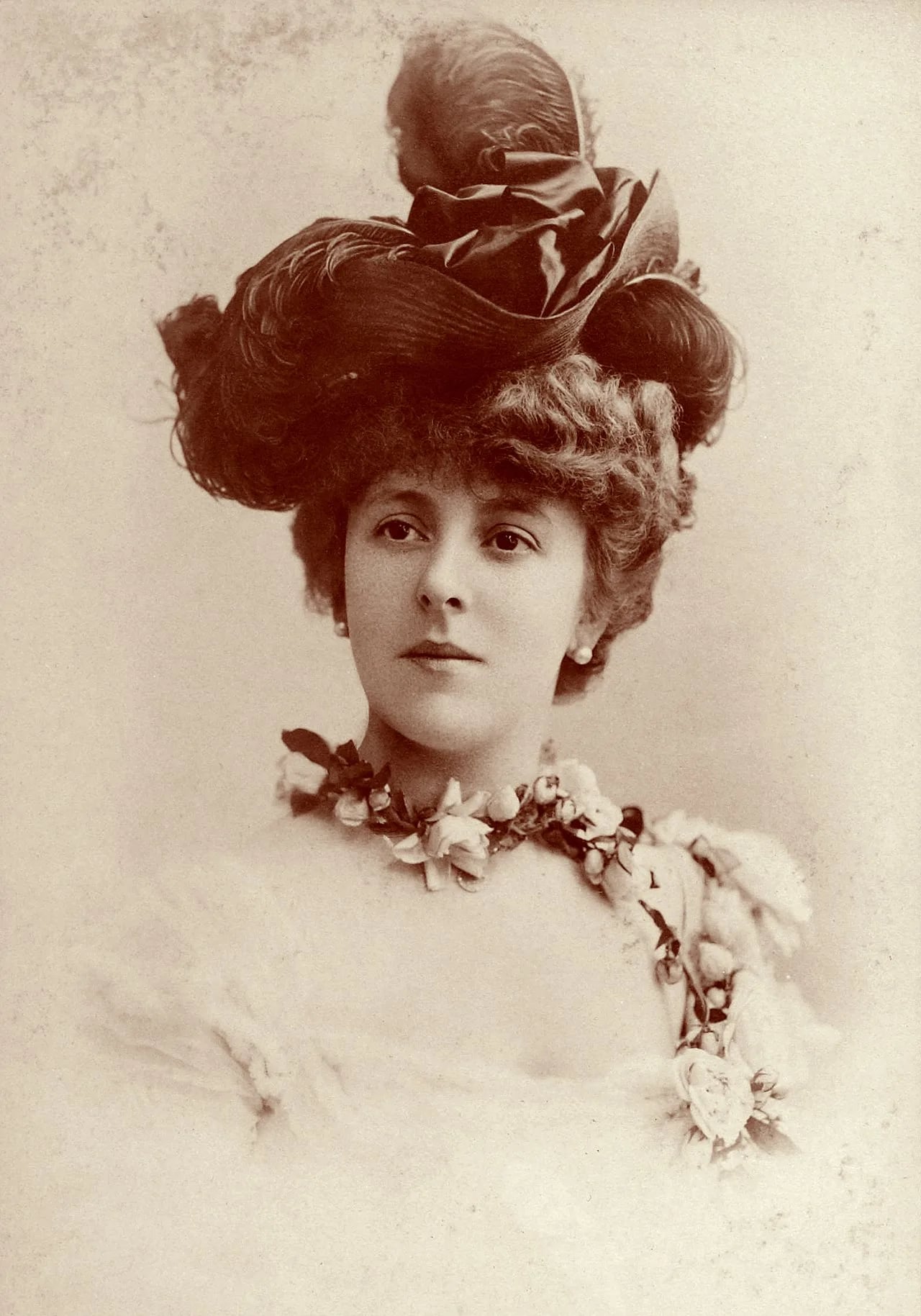 Portrait of Émilienne d’Alençon (1870–1945) – memorial page