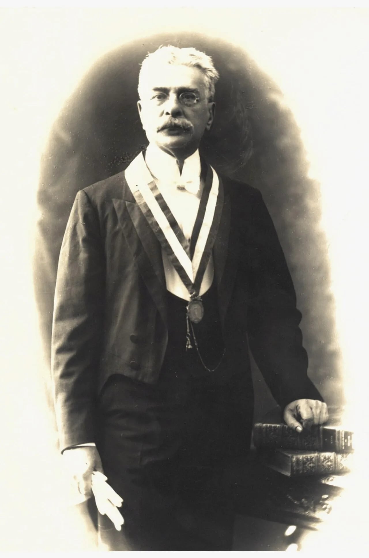 Porträt von Francisco José Eguiguren Escudero (1855–1921) – Gedenkseite
