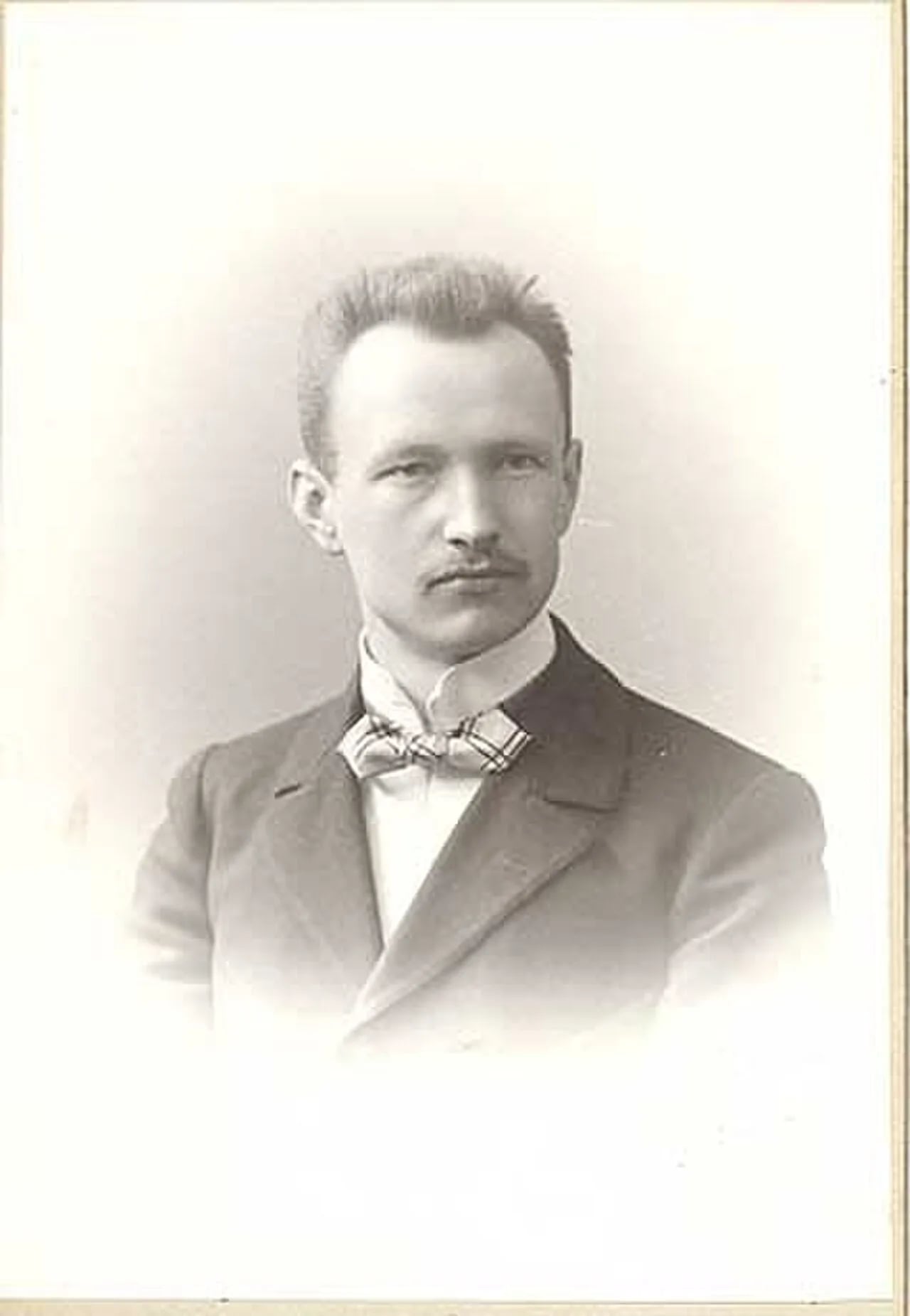 Portrait of A. Malvess (1878–1951) – memorial page