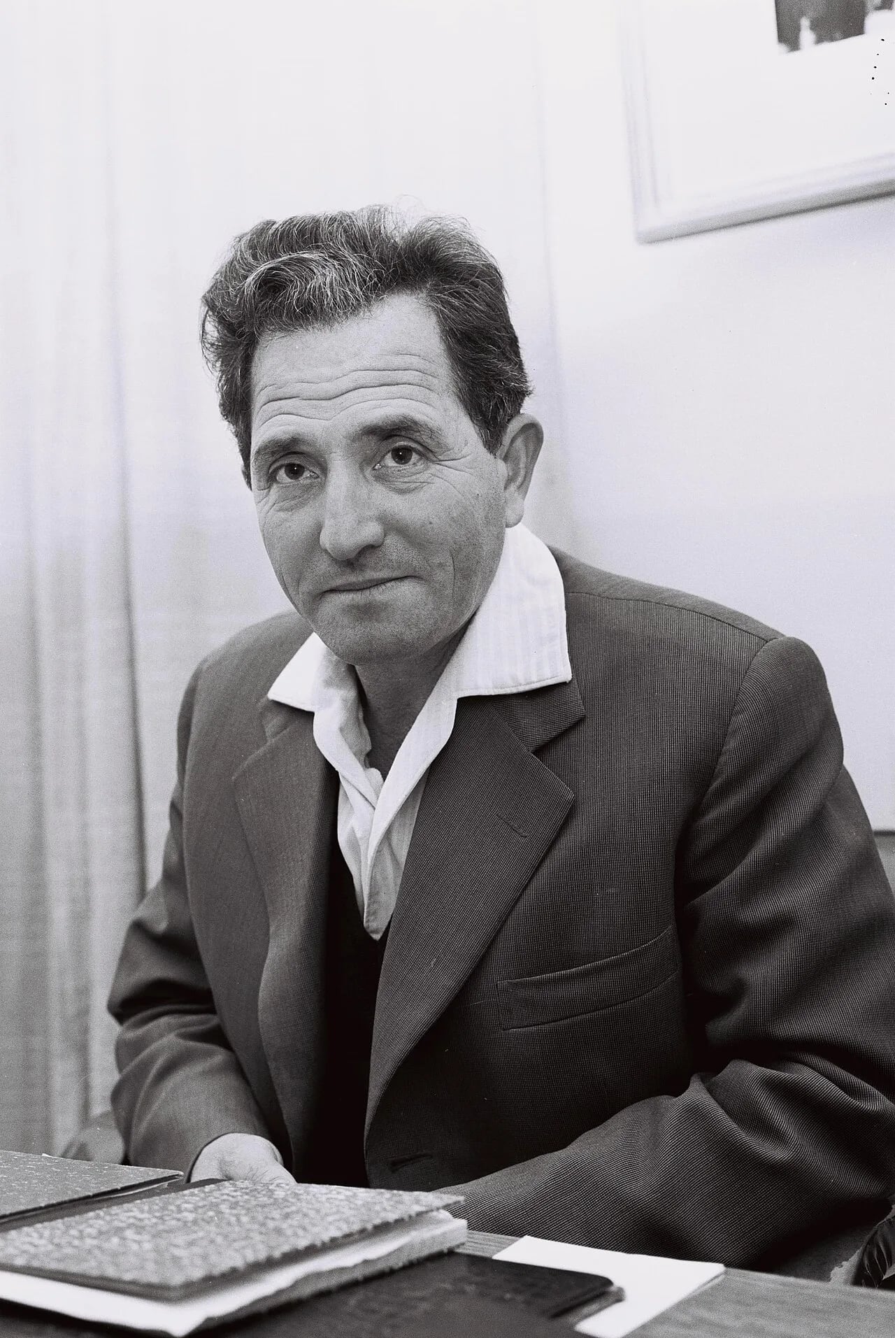 Portrait of Ze'ev Zrizi (1916–2011) – memorial page