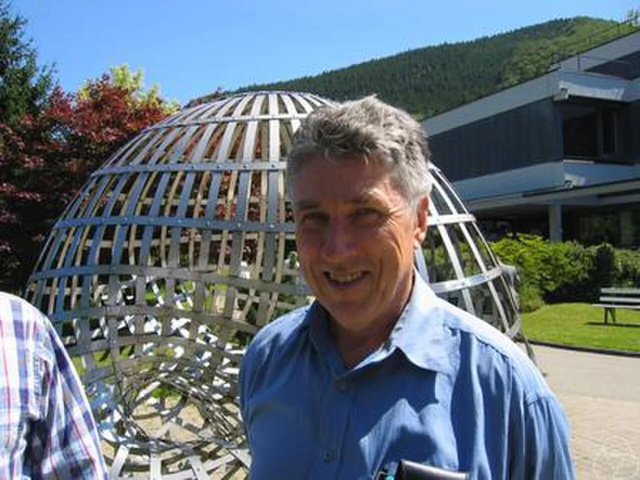 Portrait of Alan McIntosh (1942–2016) – memorial page