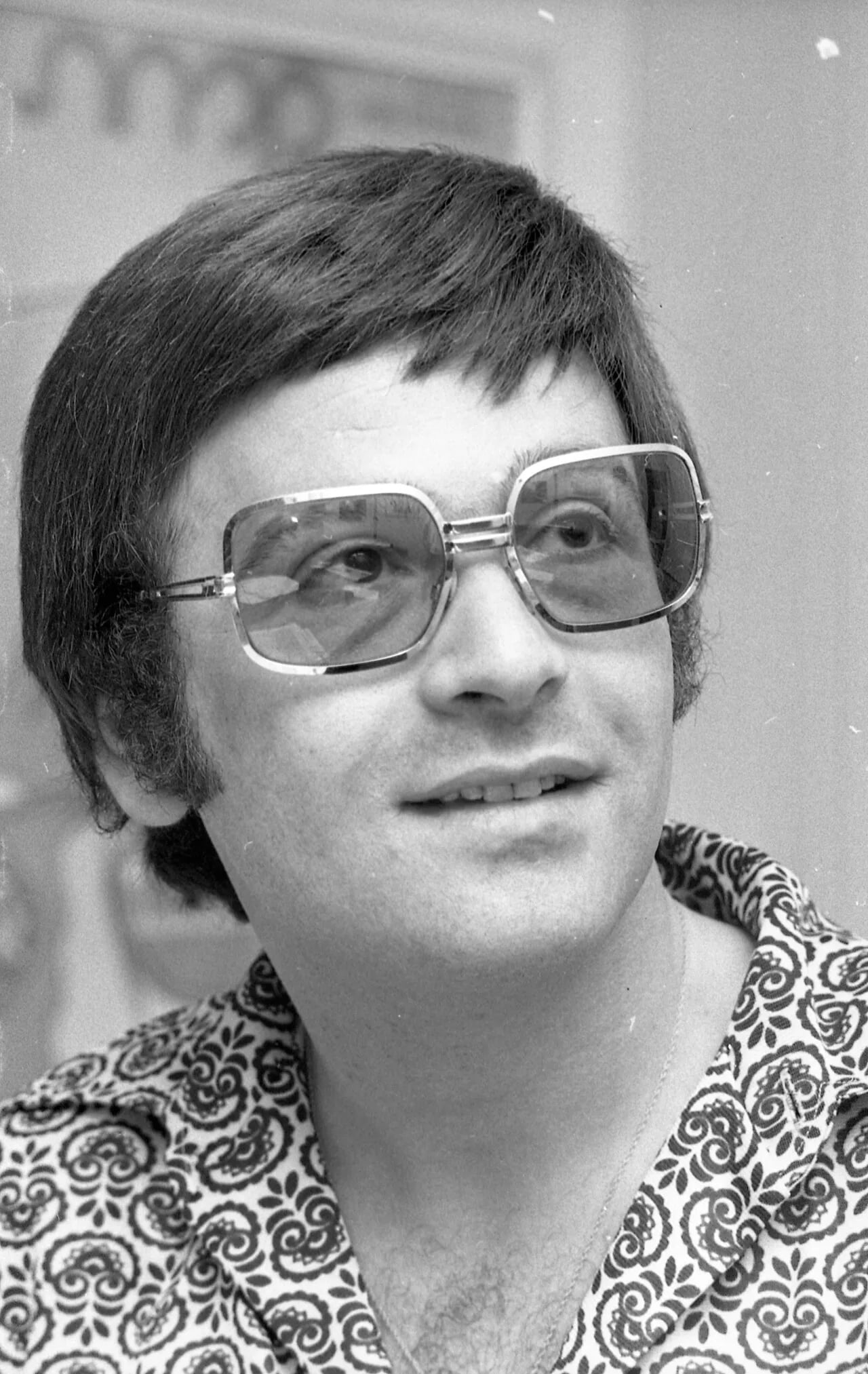 Porträt von Aris San (1940–1992) – Gedenkseite