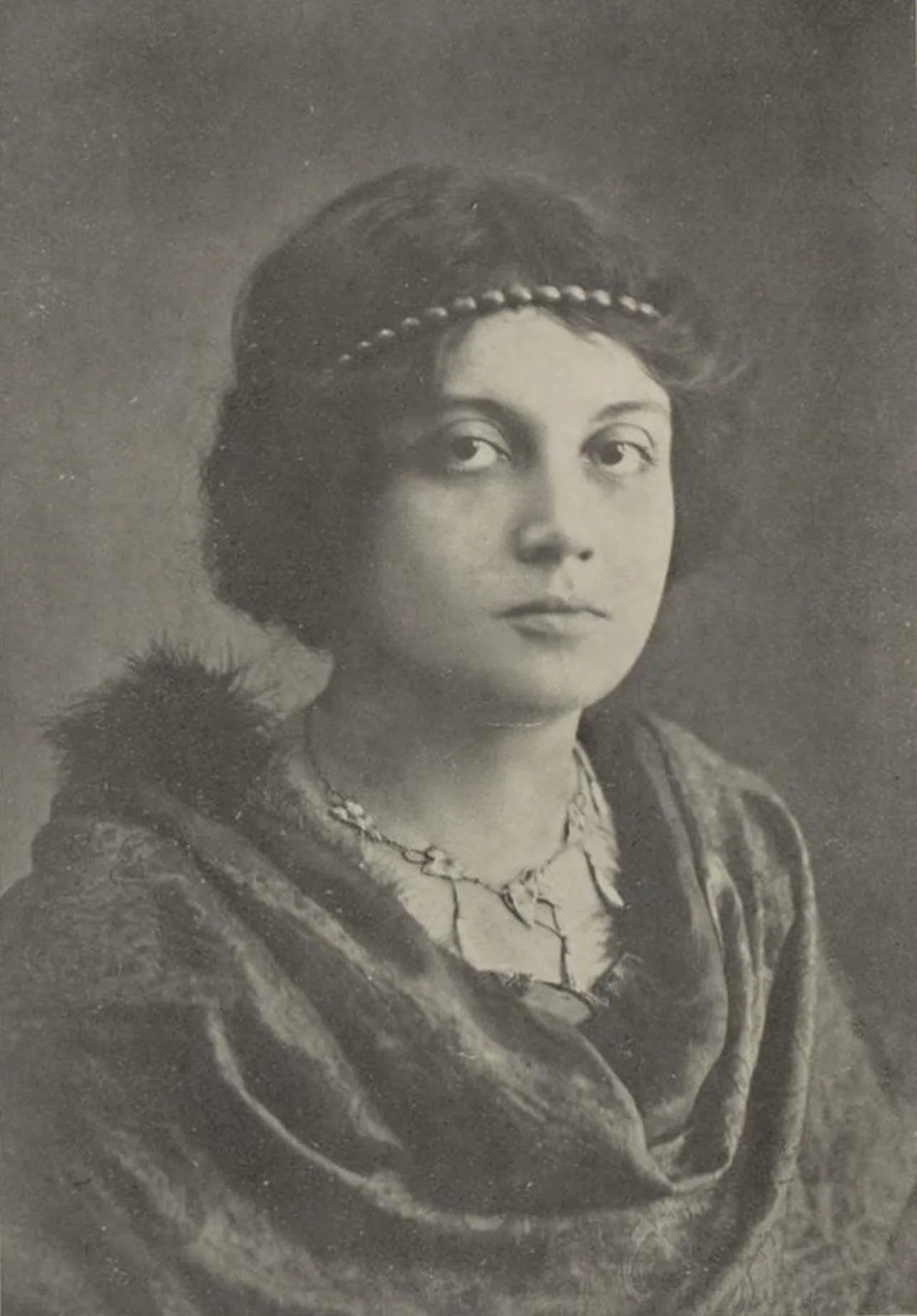 Portrait of Beata van Helsdingen-Schoevers (1886–1920) – memorial page