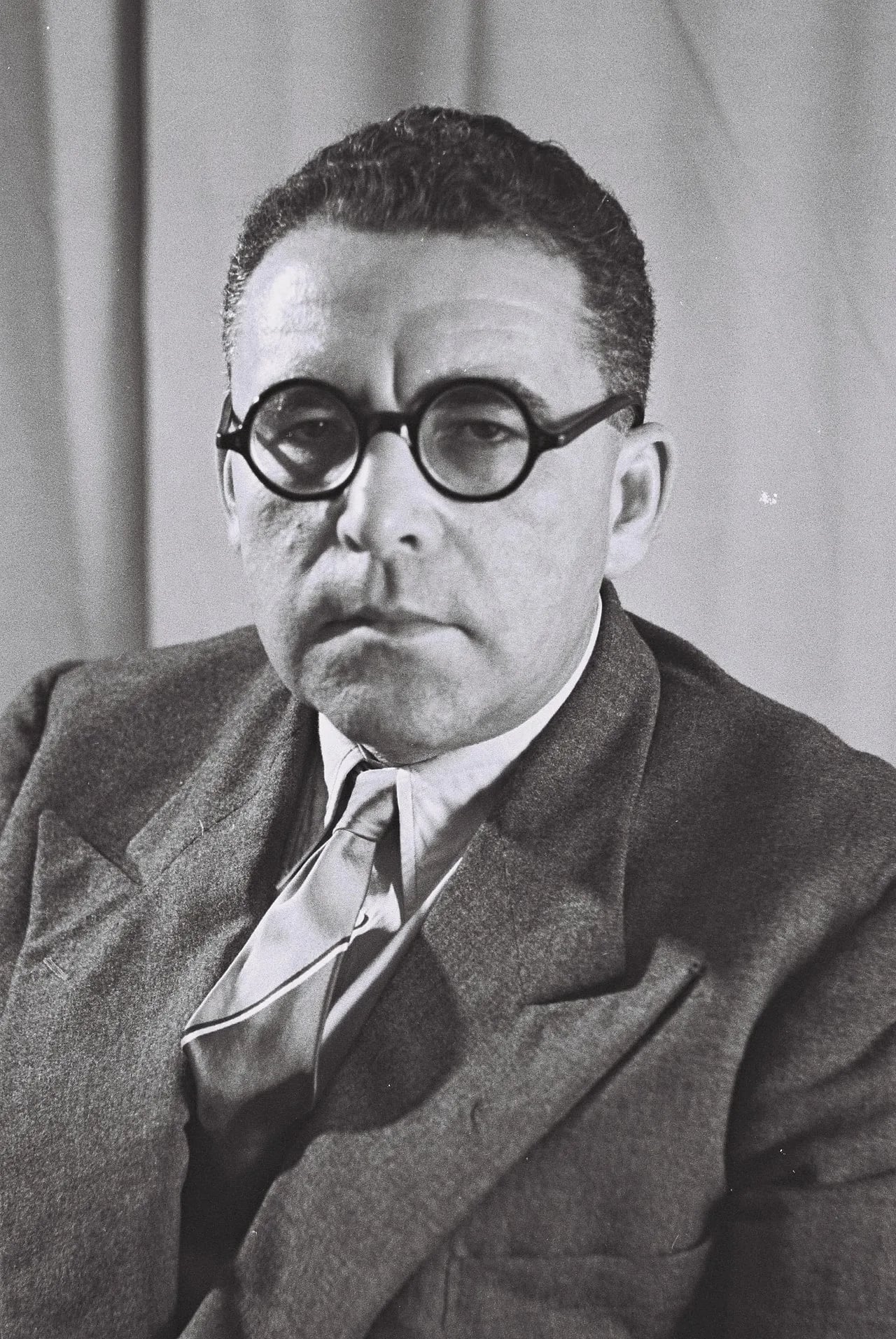 Porträt von Yizhar Harari (1908–1978) – Gedenkseite