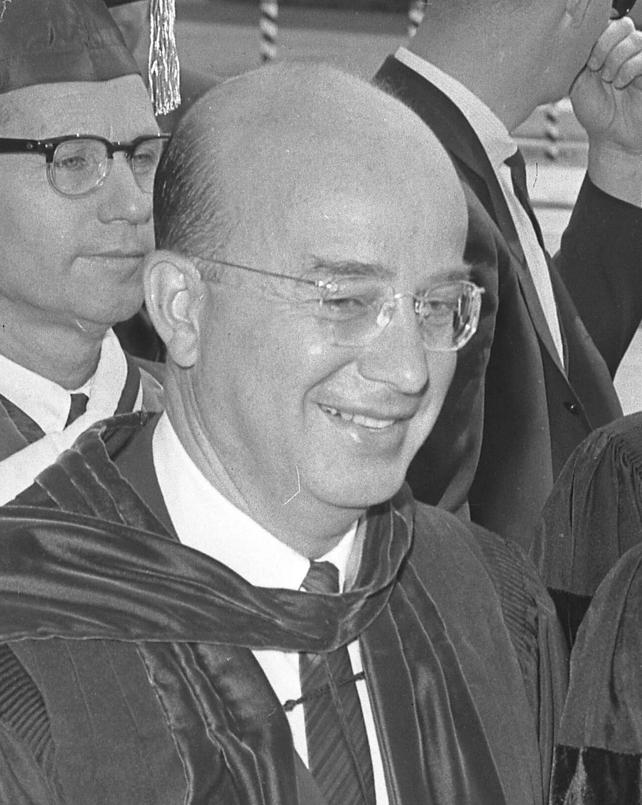 Porträt von Clark Kerr (1911–2003) – Gedenkseite