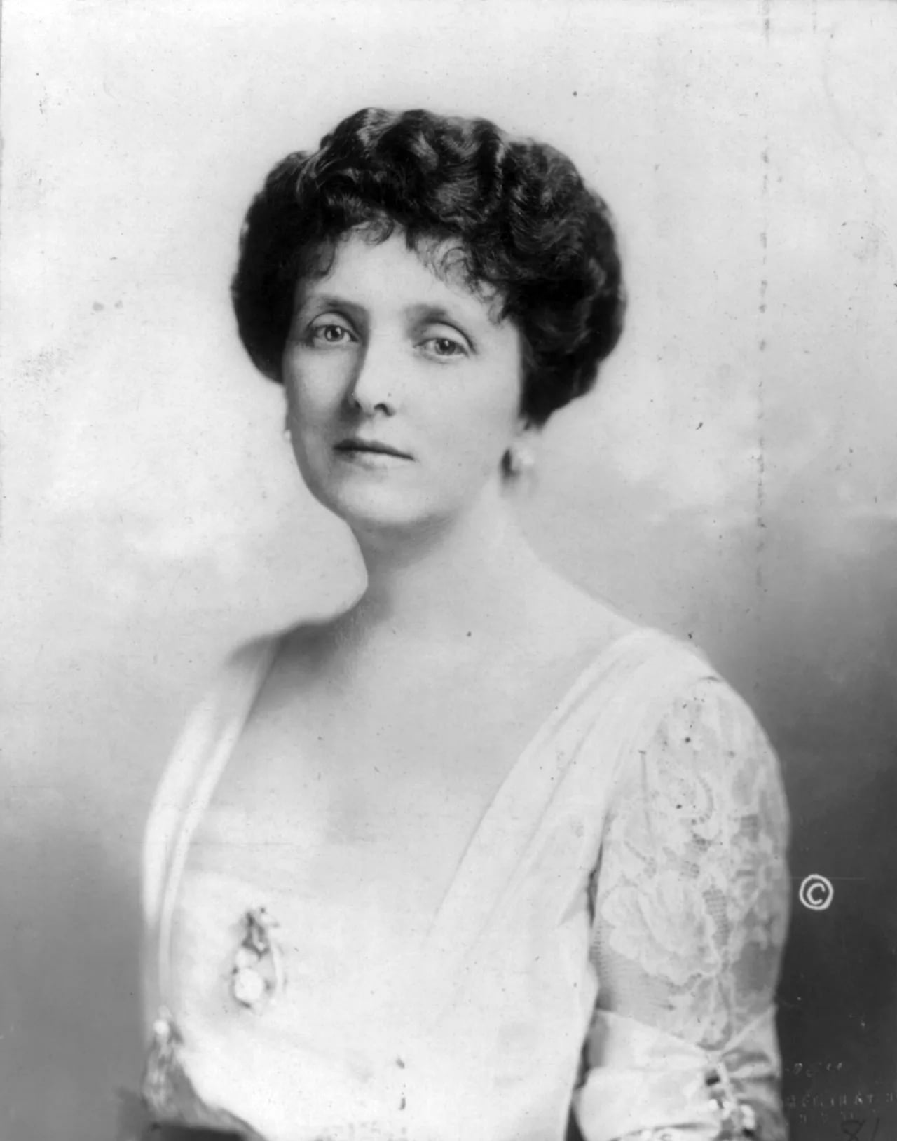 Porträt von Emily Post (1872–1960) – Gedenkseite