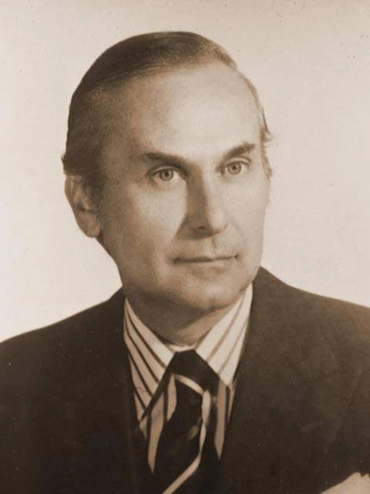 Porträt von Rodrigo Madrigal Nieto (1924–2006) – Gedenkseite