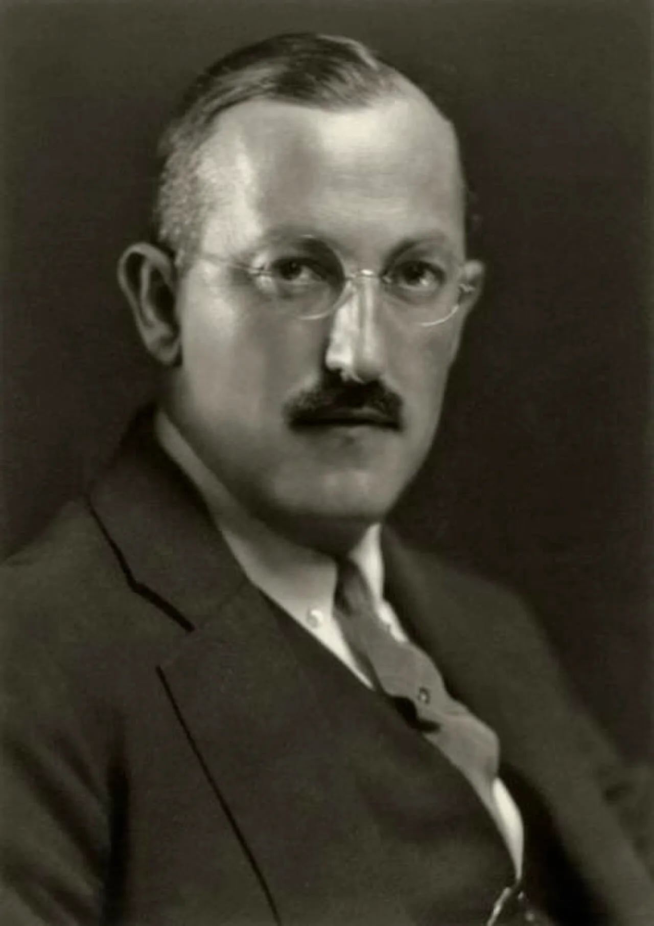 Porträt von Alfred Cheney Johnston (1885–1971) – Gedenkseite