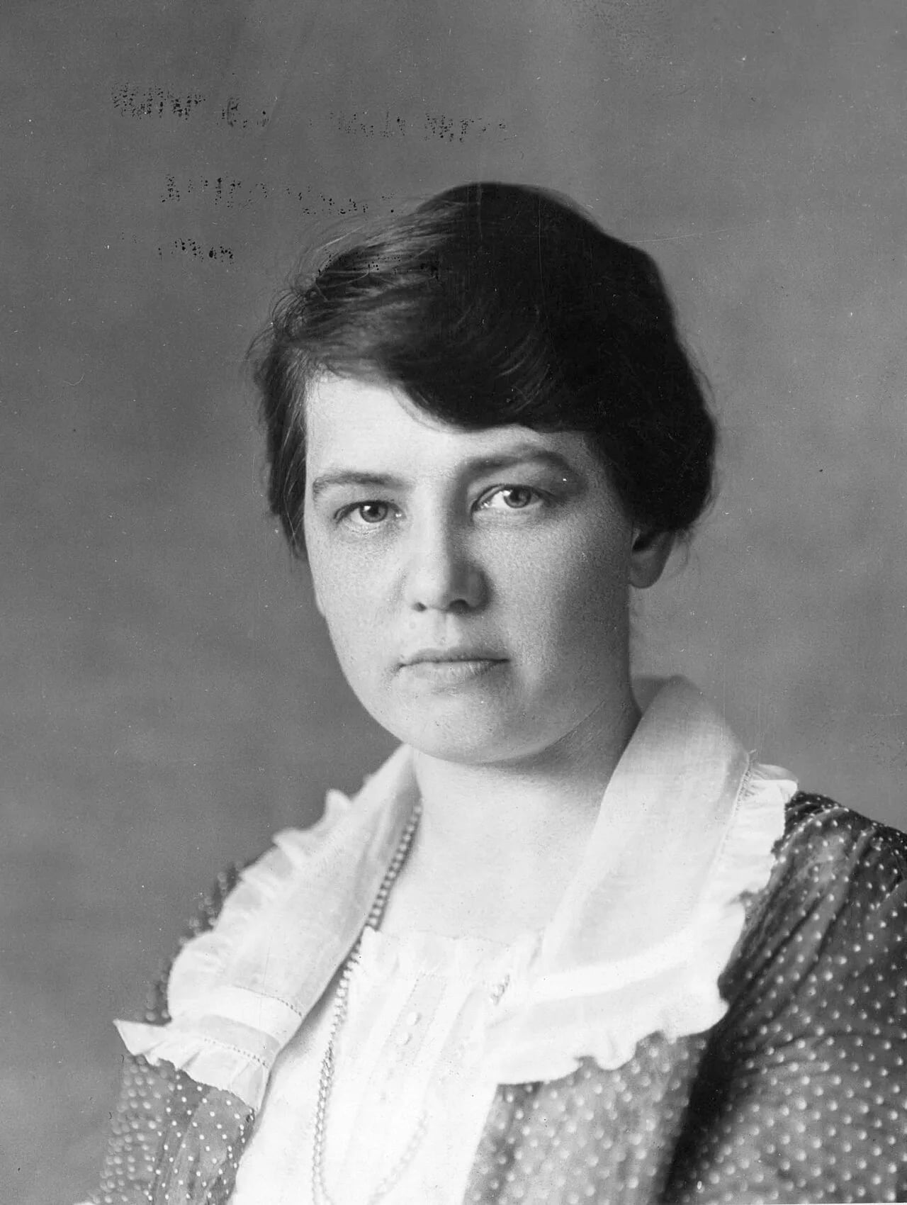 Portrait of Olive Dennis (1885–1957) – memorial page