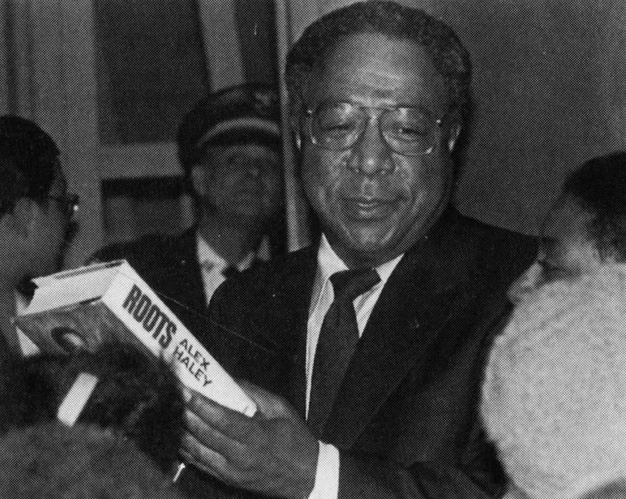Porträt von Alex Haley (1921–1992) – Gedenkseite