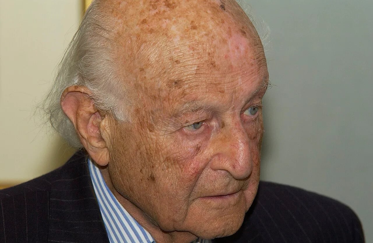 Portrait of Elliot E. Philipp (1915–2010) – memorial page