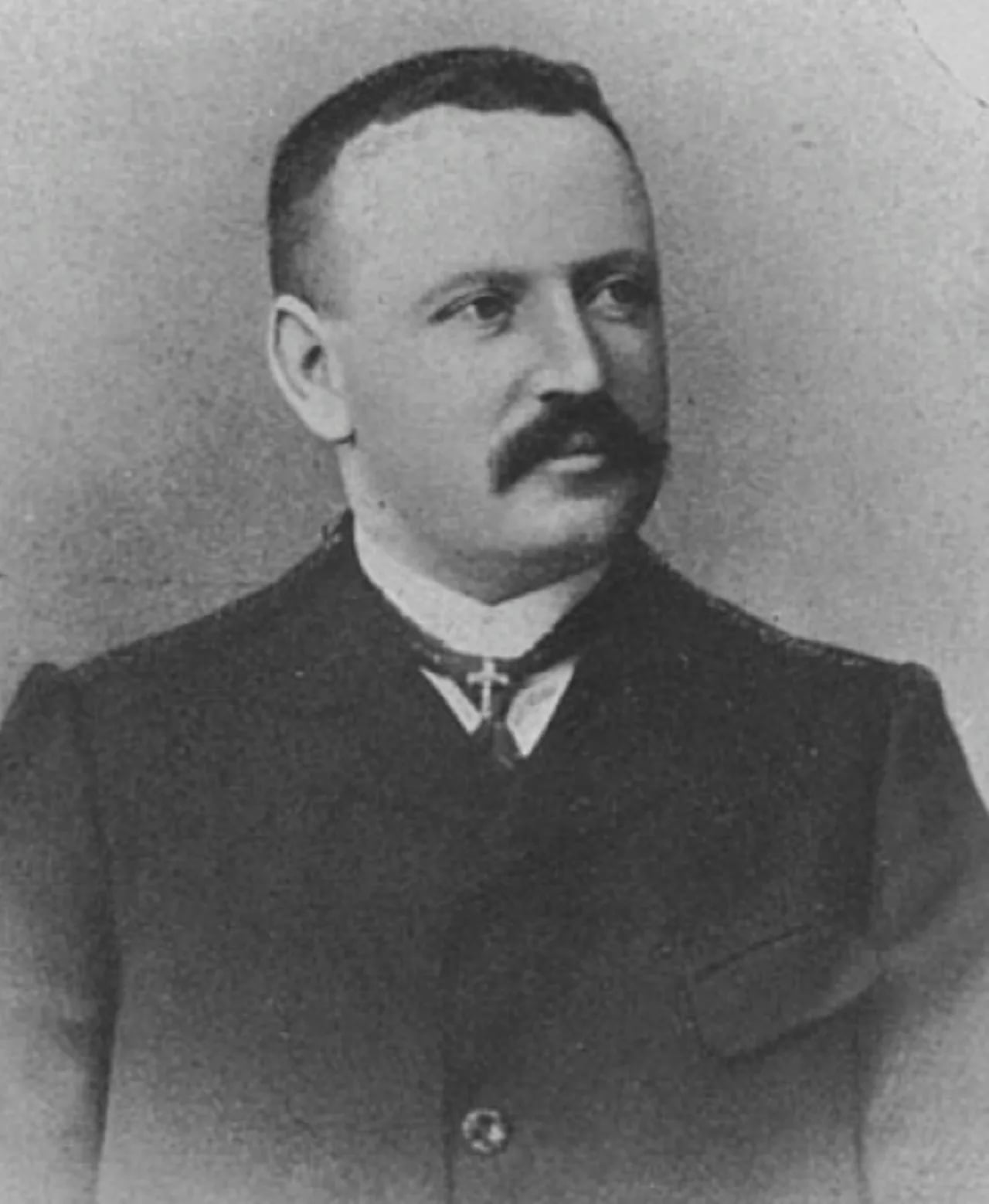 Portrait of Claude Le Prat (1875–1926) – memorial page
