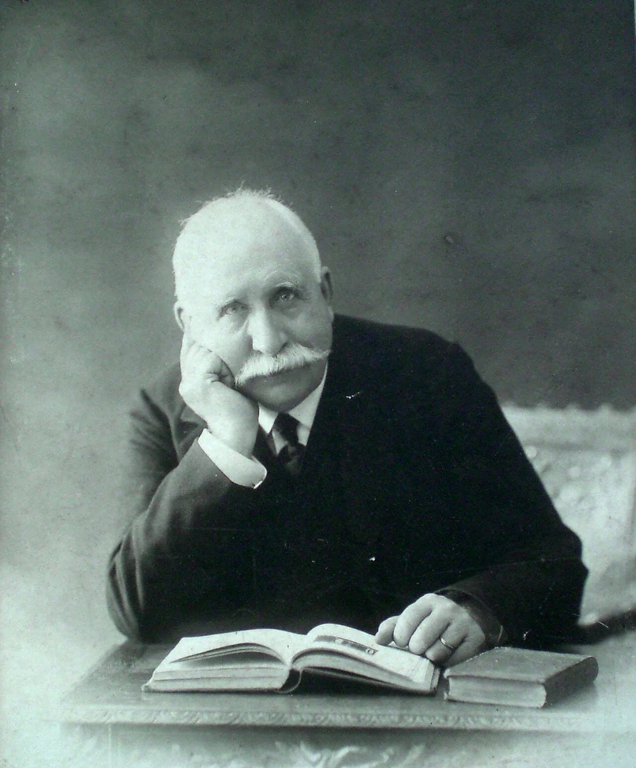 Porträt von Claude Perroud (1839–1919) – Gedenkseite