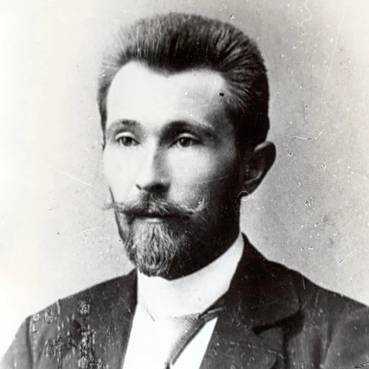 Porträt von Volodymyr Hnatjuk (1871–1926) – Gedenkseite