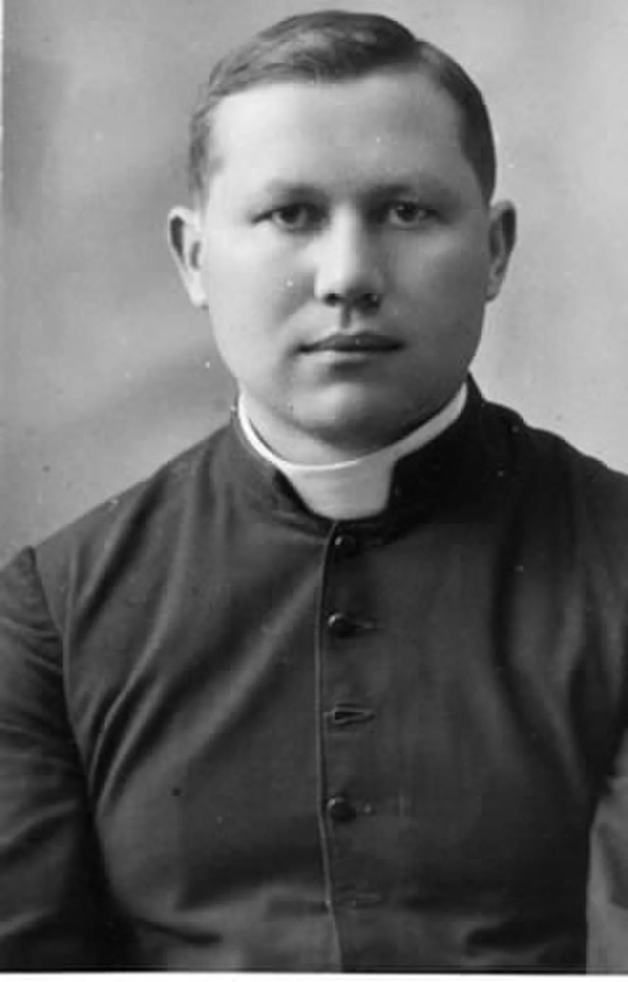 Portrait of Jury Kashyra (1904–1943) – memorial page