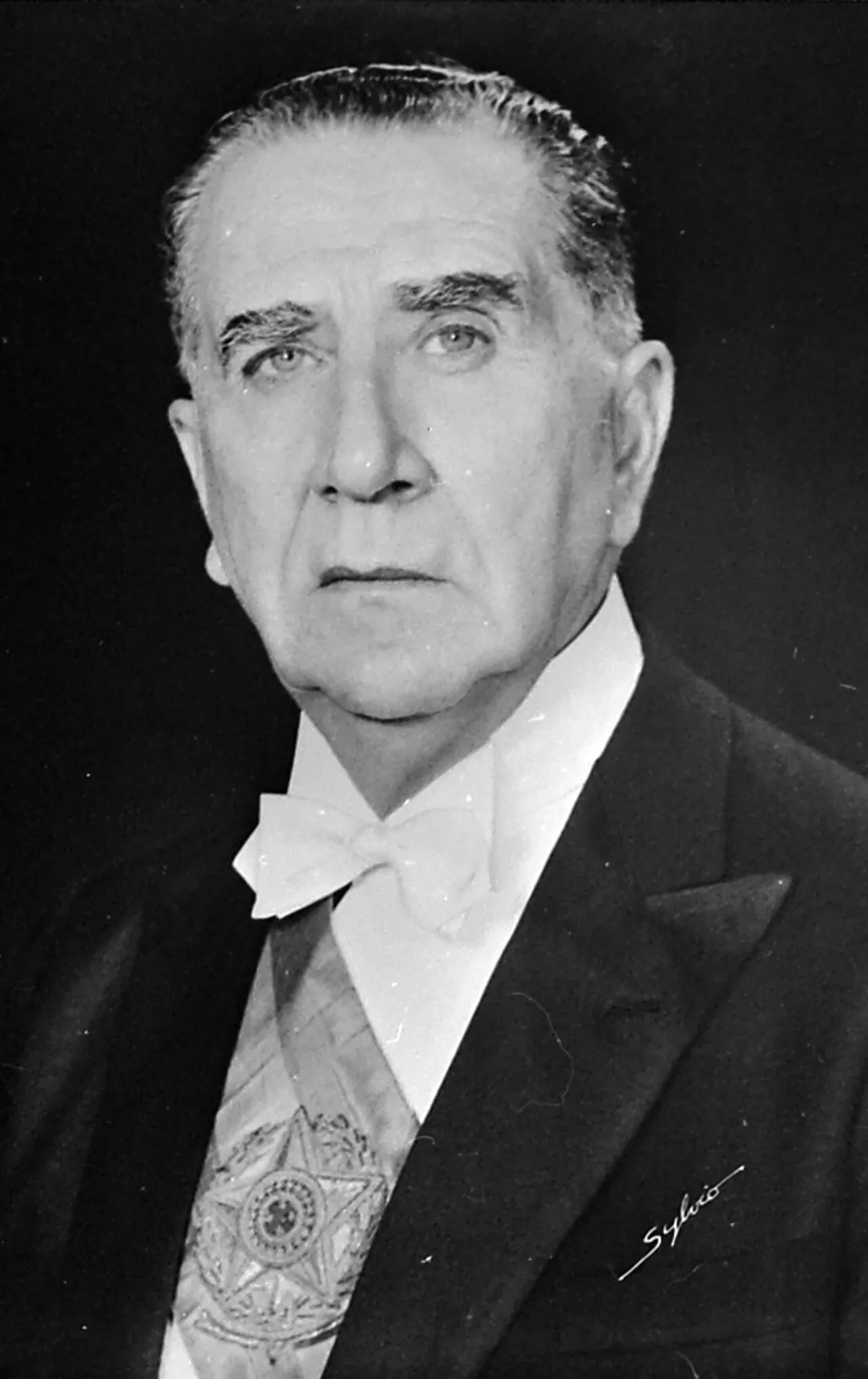 Porträt von Emílio Garrastazu Médici (1905–1985) – Gedenkseite