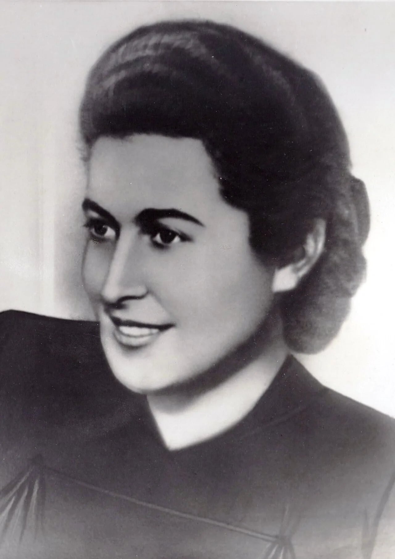 Portrait of Elpida Karamandi (1920–1942) – memorial page