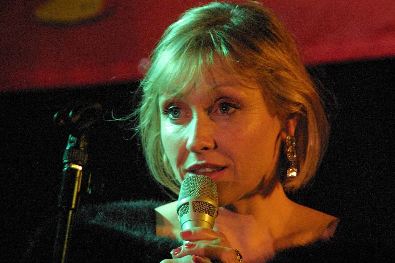 Portrait of Tina May (1961–2022) – memorial page