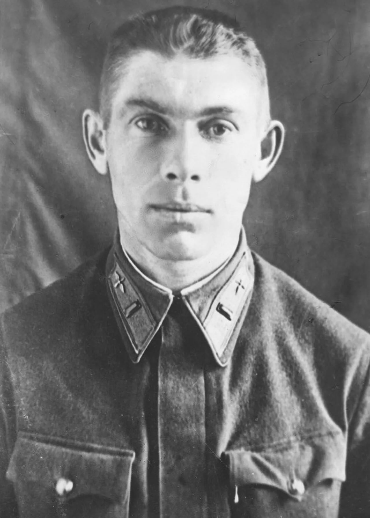 Porträt von Nikolai Gastello (1907–1941) – Gedenkseite