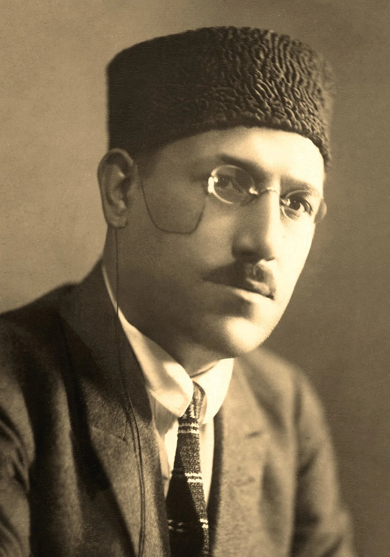 Porträt von Hüseyn Cavid (1882–1941) – Gedenkseite
