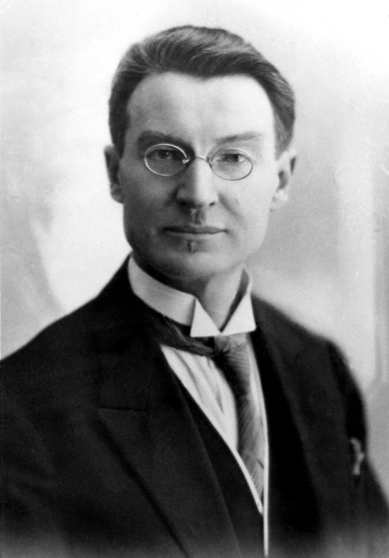 Portrait of Ado Birk (1883–1942) – memorial page
