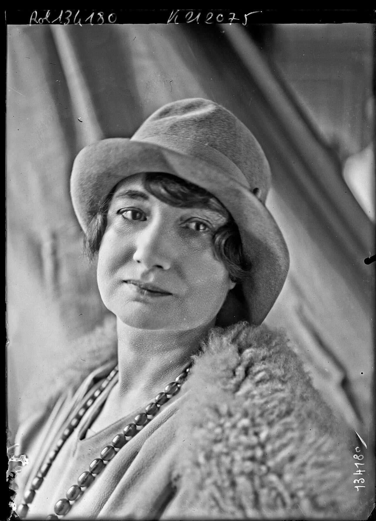 Porträt von Dominique Dunois (1876–1959) – Gedenkseite