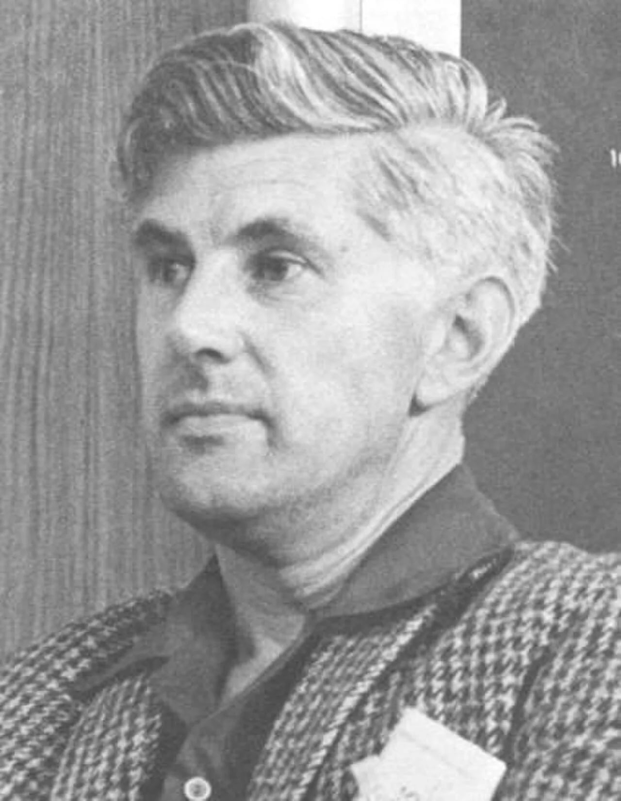 Portrait of Ewen Whitaker (1922–2016) – memorial page