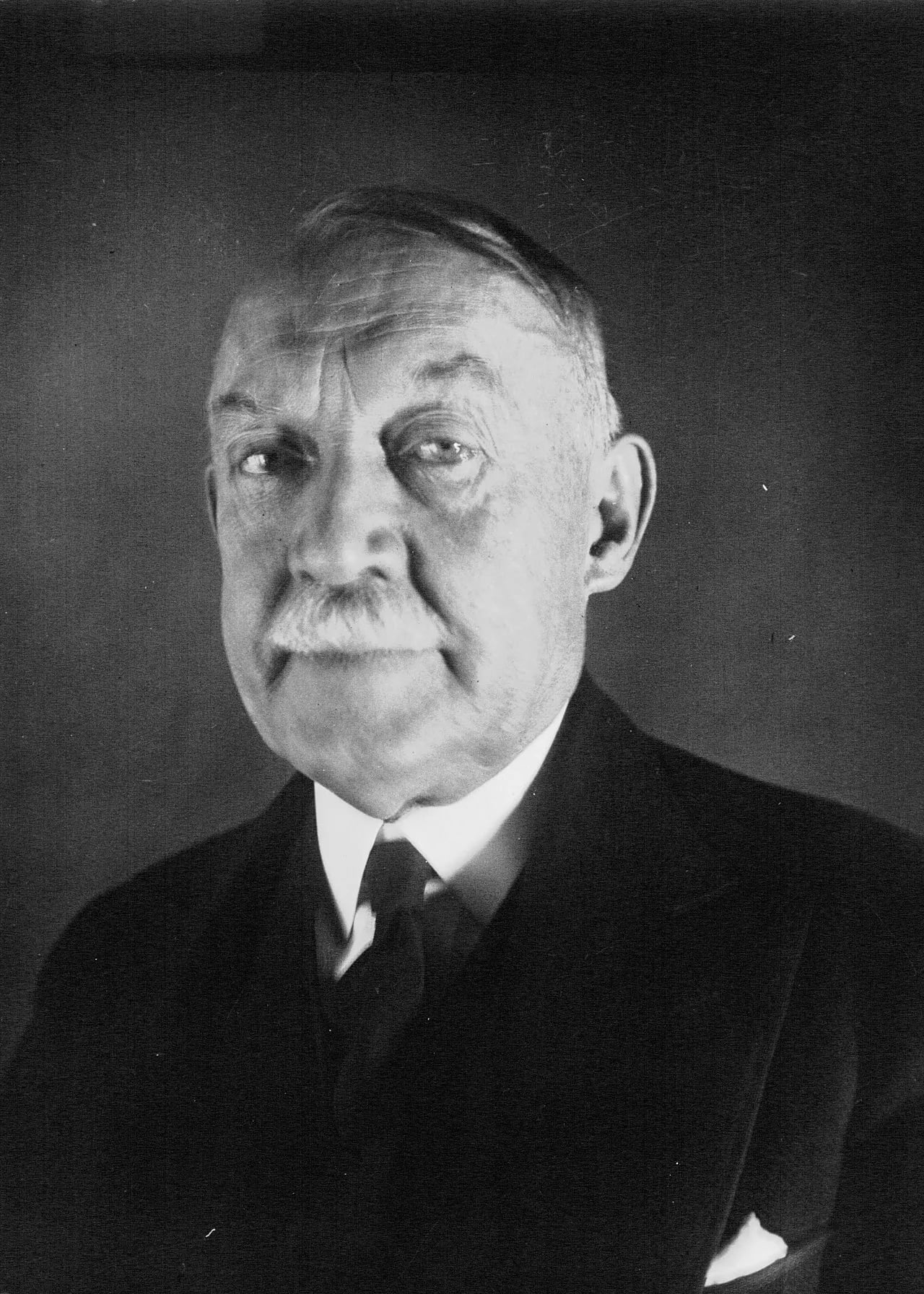 Porträt von Pierre de Chambrun (1865–1954) – Gedenkseite