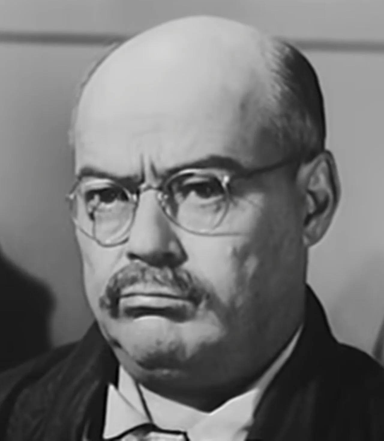 Porträt von Luis van Rooten (1906–1973) – Gedenkseite