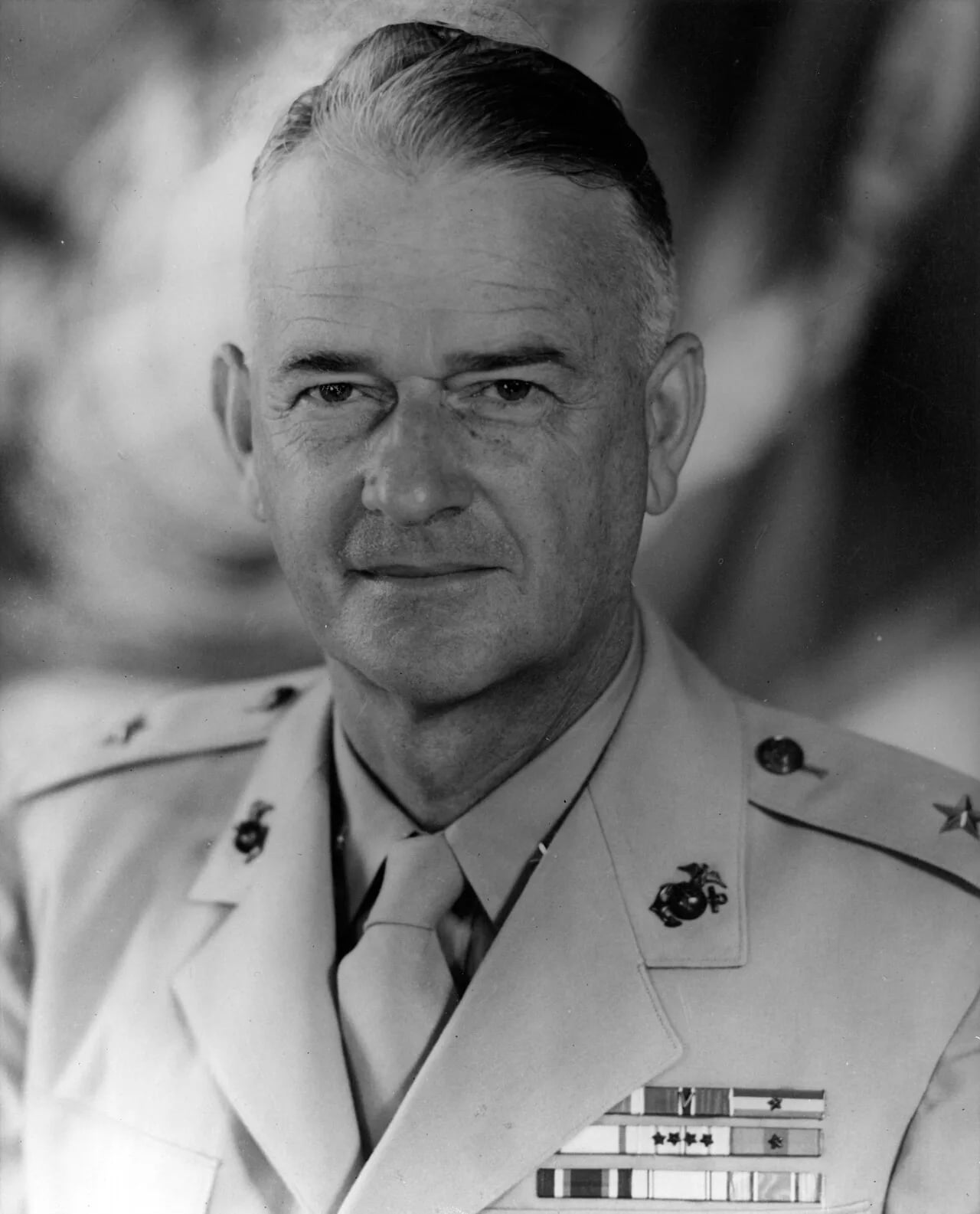Porträt von Francis B. Loomis Jr. (1903–1989) – Gedenkseite