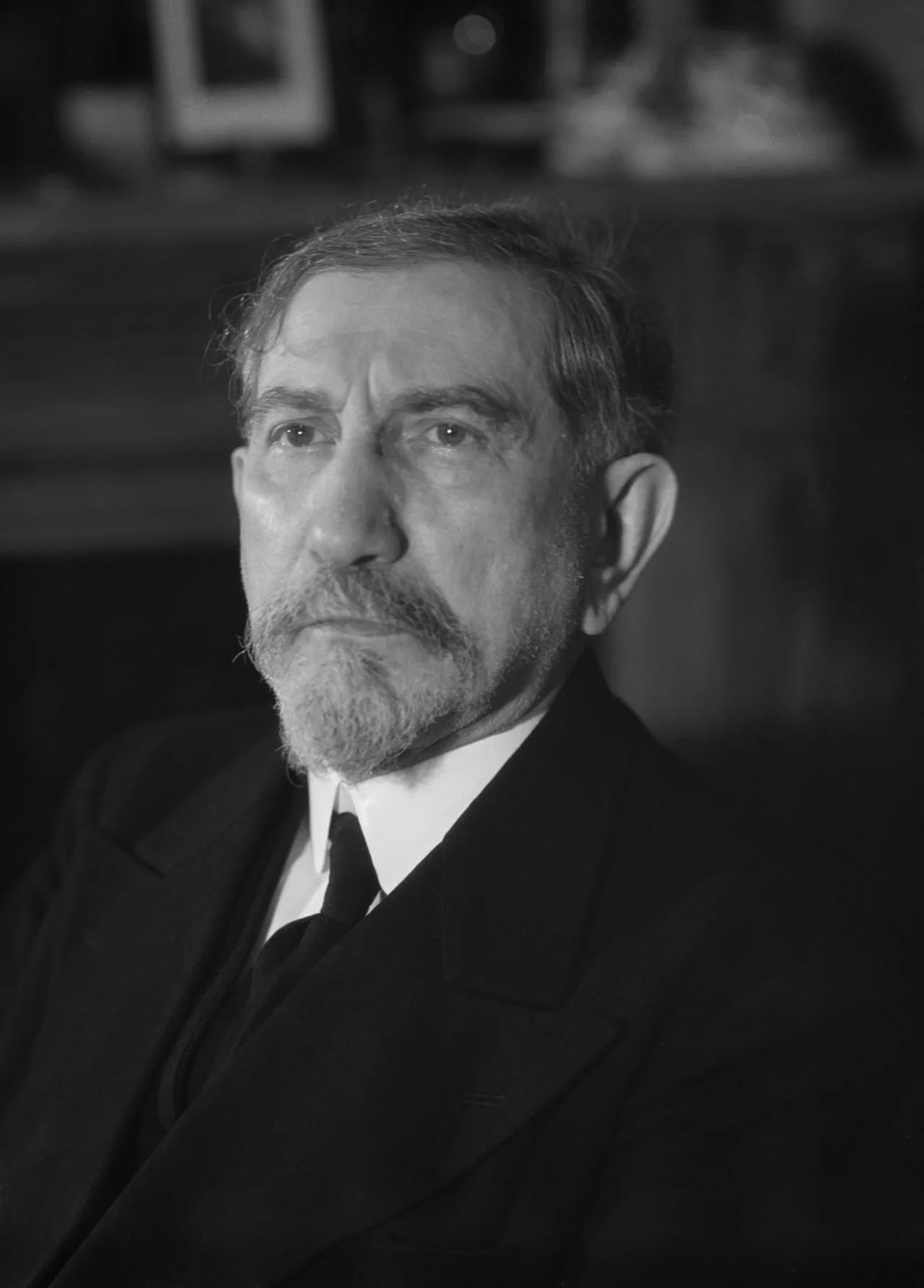 Porträt von Charles Maurras (1868–1952) – Gedenkseite