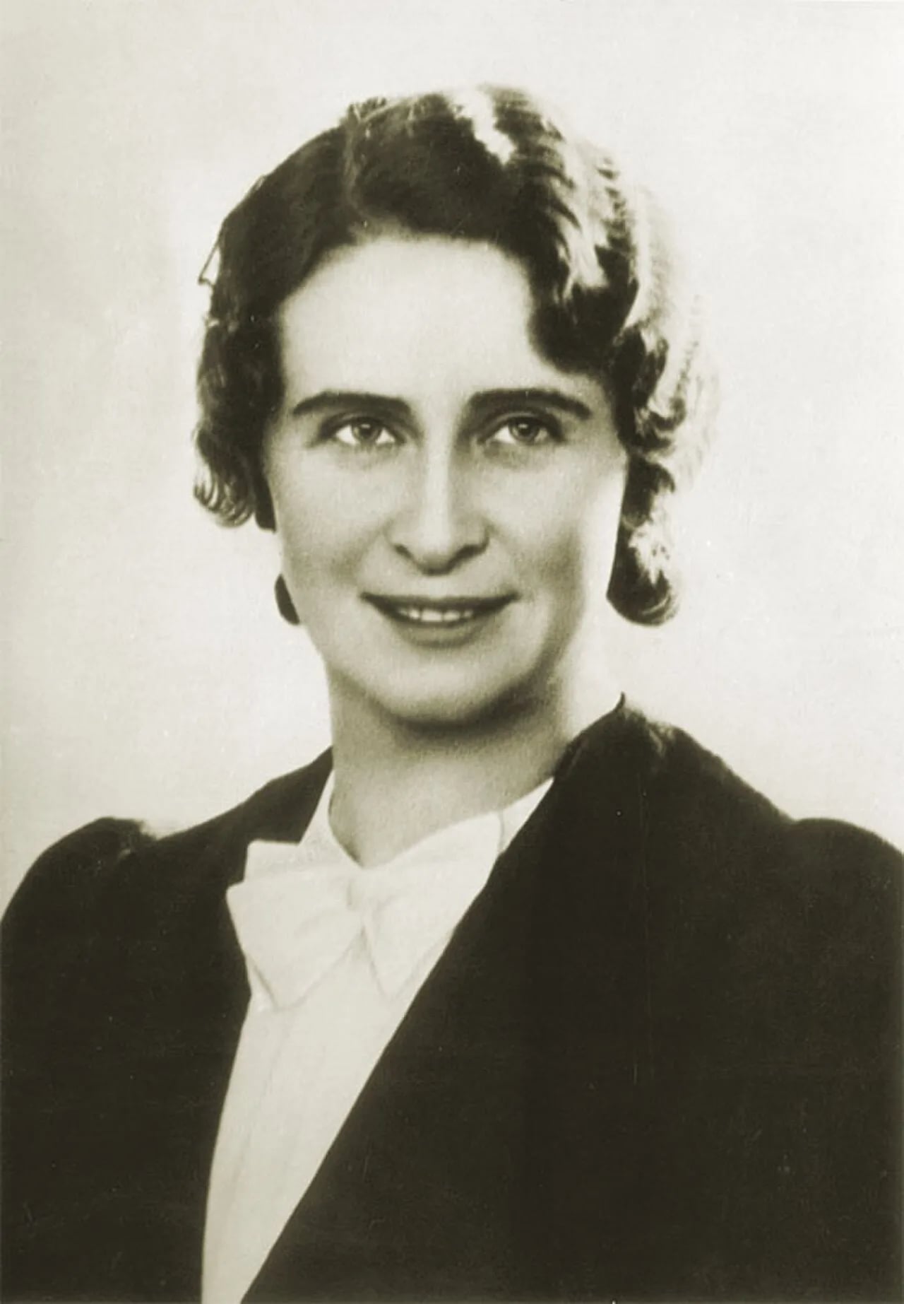Porträt von Olena Iwaniwna Kasymyrtschak-Polonska (1902–1992) – Gedenkseite