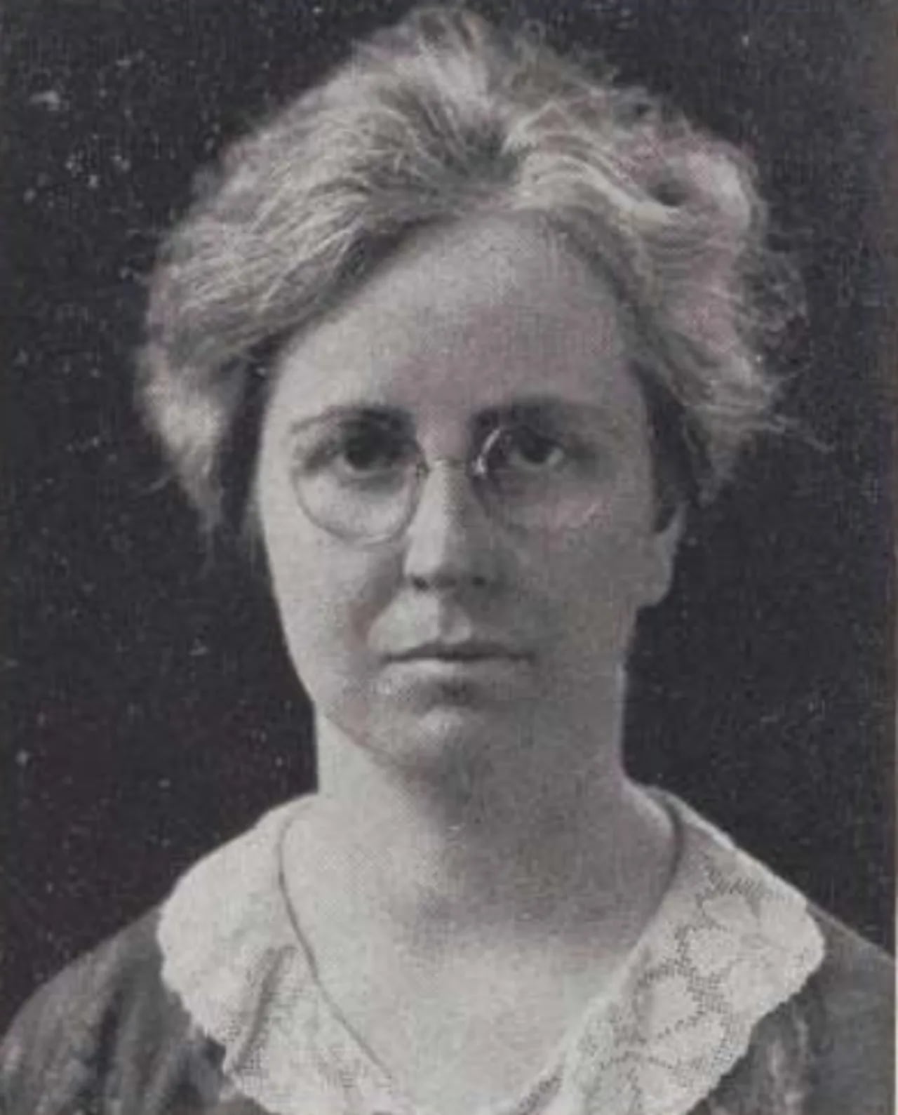 Porträt von A. Elizabeth Adams (1892–1962) – Gedenkseite
