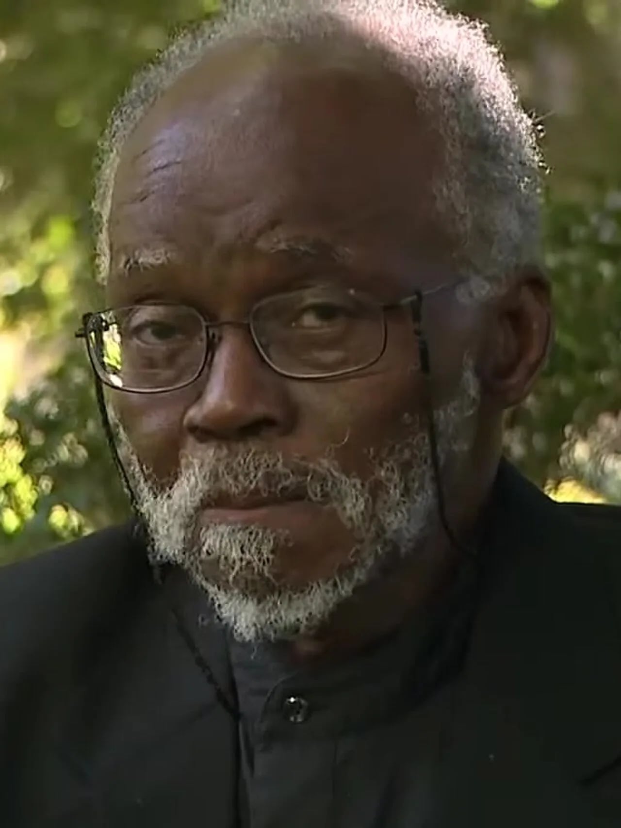 Porträt von Valentin-Yves Mudimbe (1941–2025) – Gedenkseite