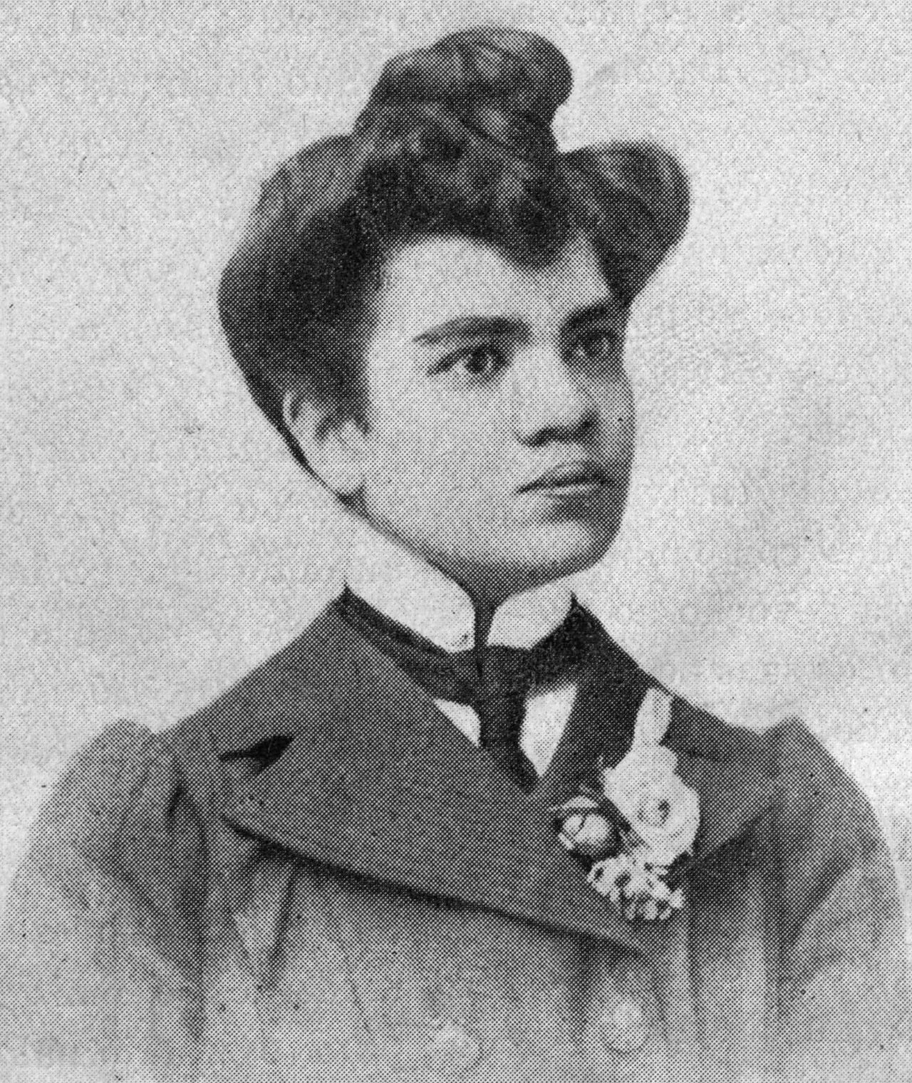 Portrait of Virgínia Quaresma (1882–1973) – memorial page