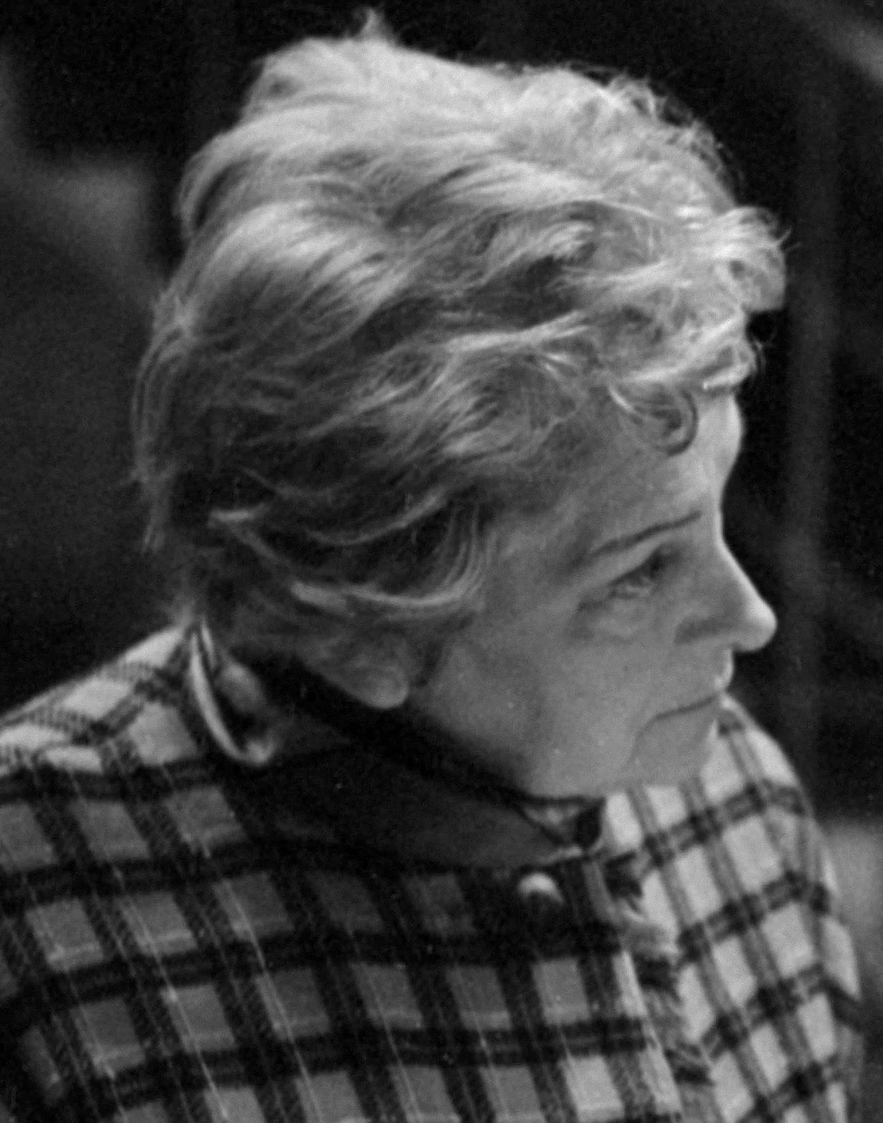 Portrait of Anni Soltész (1902–1973) – memorial page