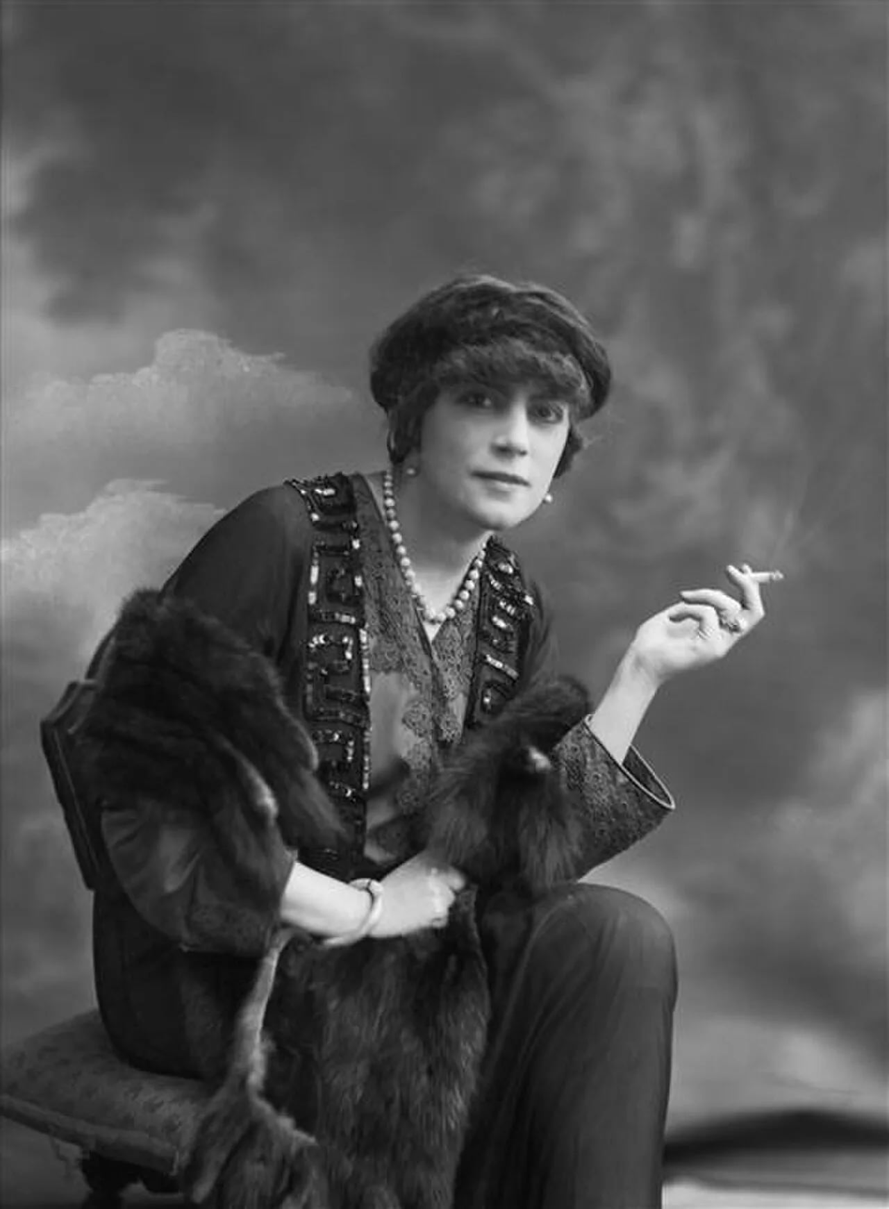 Porträt von Lucie Delarue-Mardrus (1874–1945) – Gedenkseite
