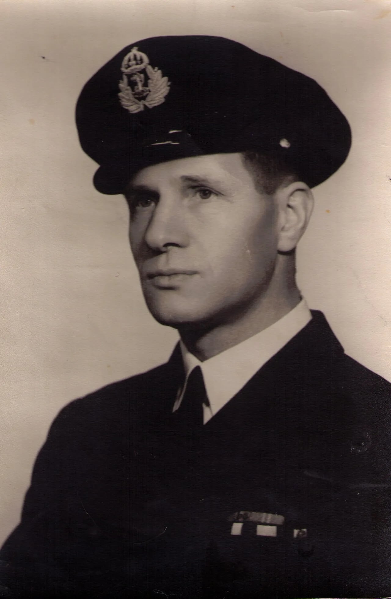 Portrait of Leif Larsen (1906–1990) – memorial page