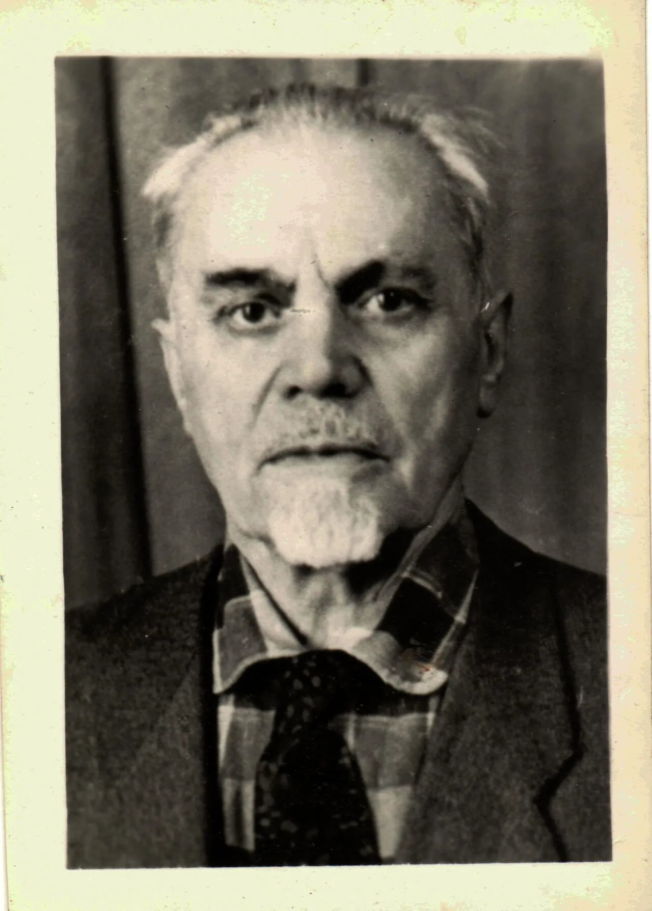 Porträt von Roman Lutsyk (1900–1974) – Gedenkseite