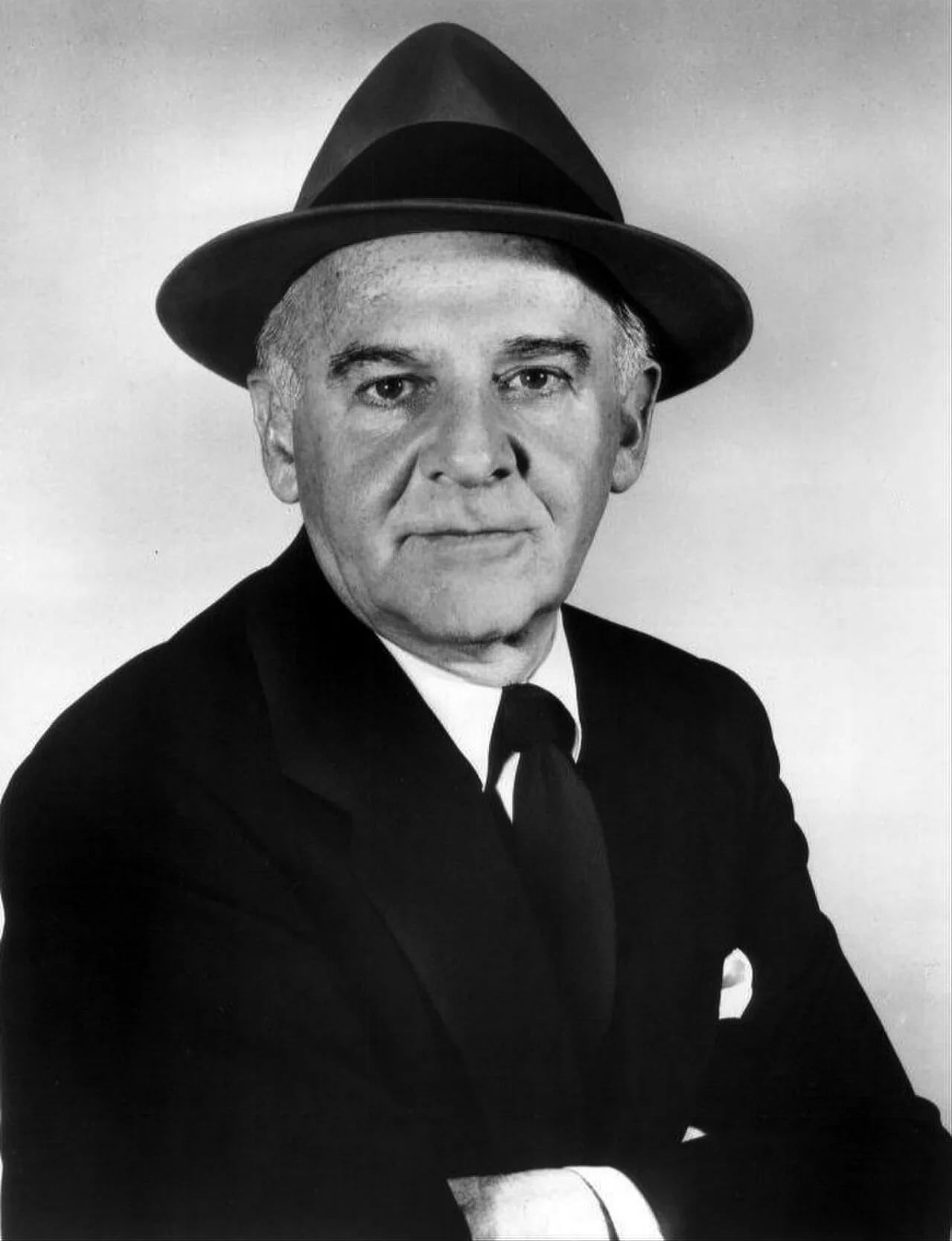Portrait of Walter Winchell (1897–1972) – memorial page