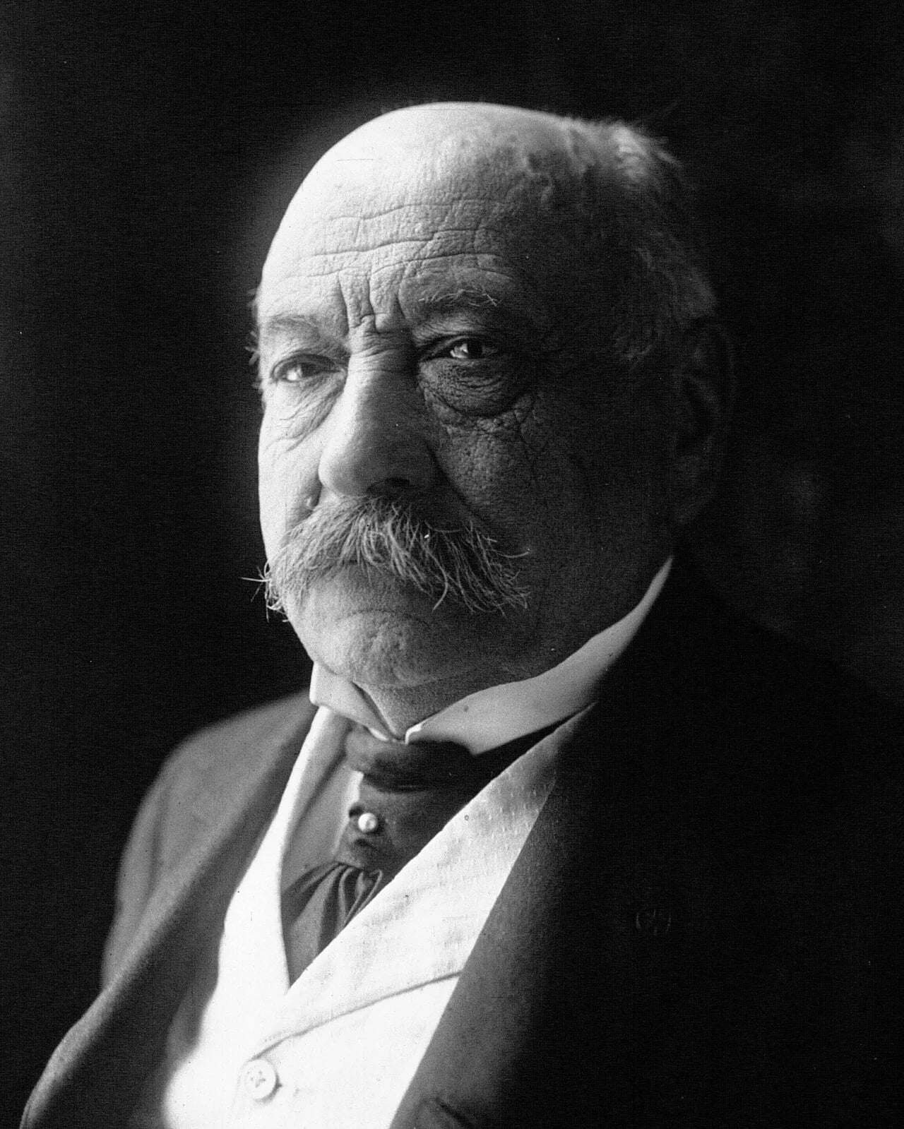 Porträt von Georges Maurice Debove (1845–1920) – Gedenkseite