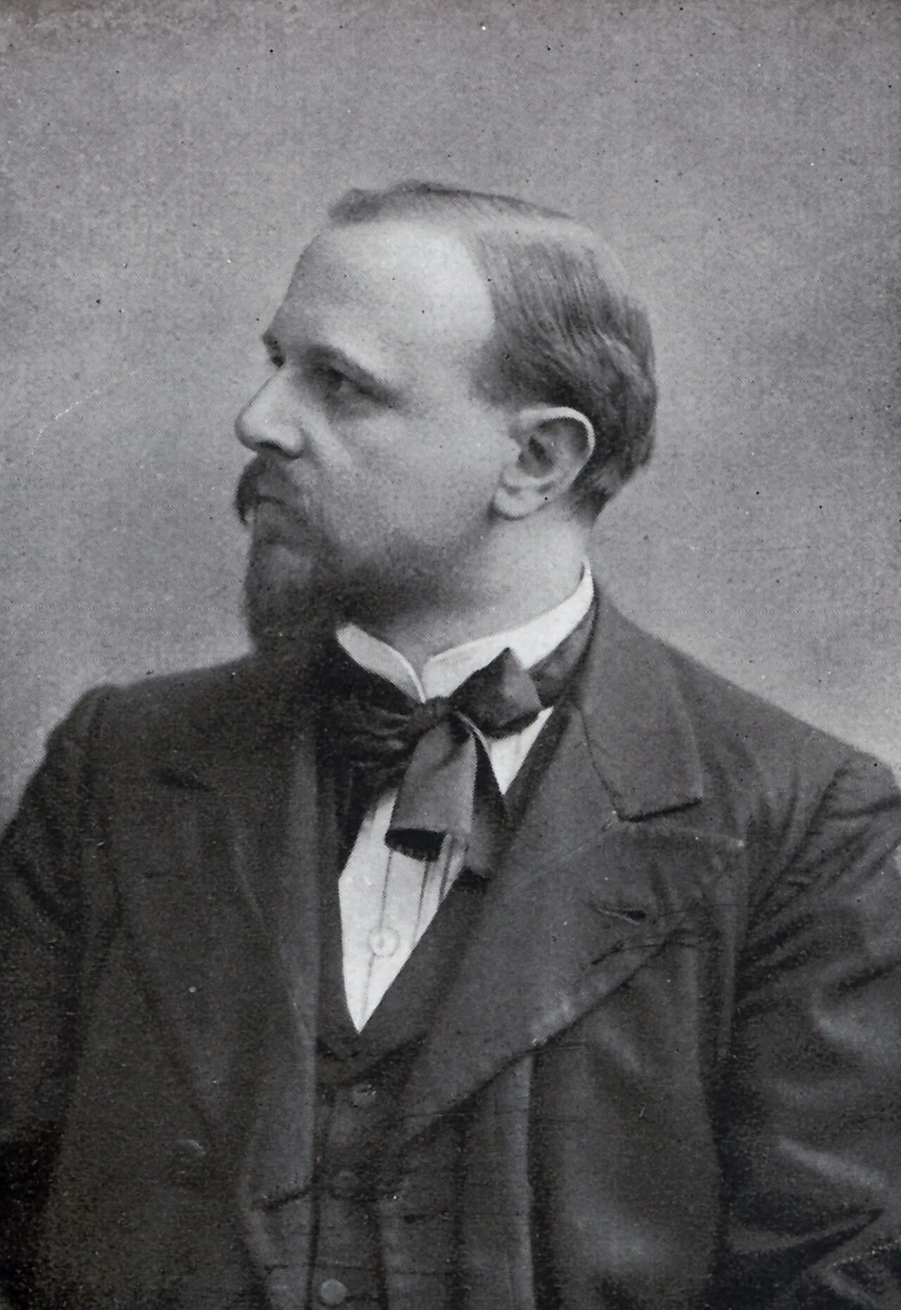 Portrait of Émile Buisset (1869–1925) – memorial page