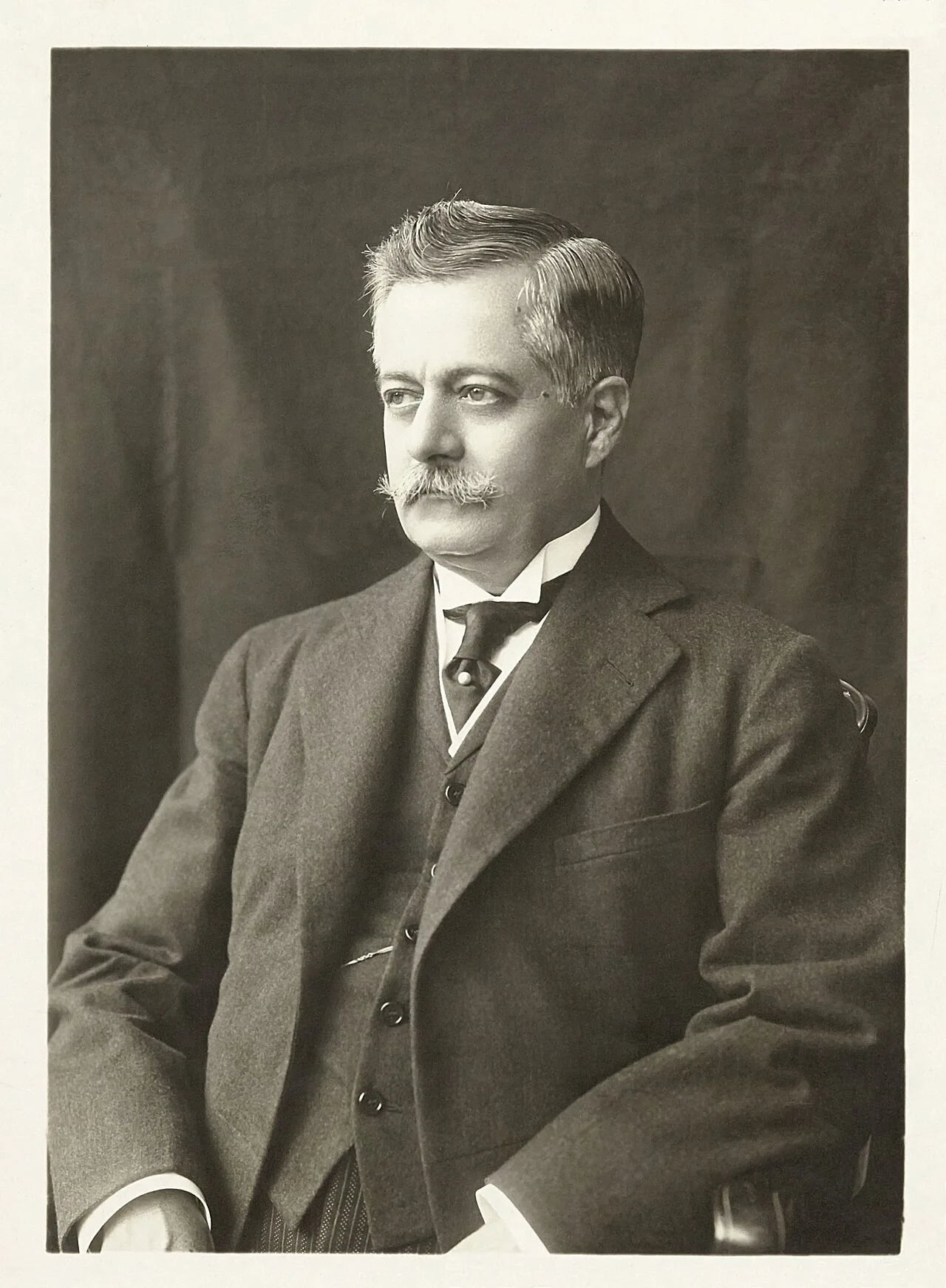 Portrait of Epitácio Lindolfo da Silva Pessoa (1865–1942) – memorial page