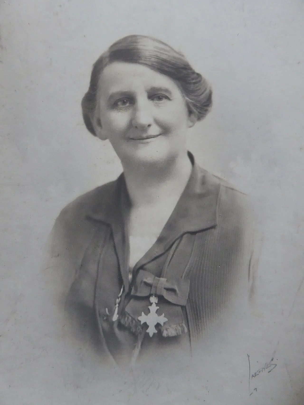 Portrait of Laura Annie Willson (1877–1942) – memorial page