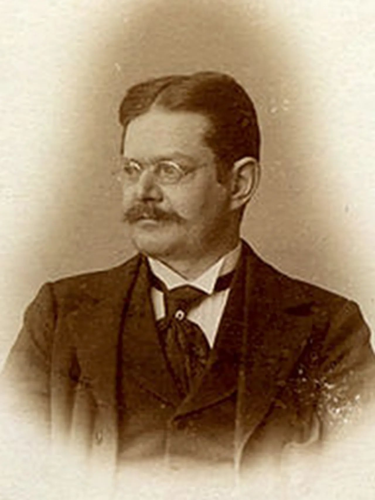 Portrait of Gustav Tornier (1858–1938) – memorial page