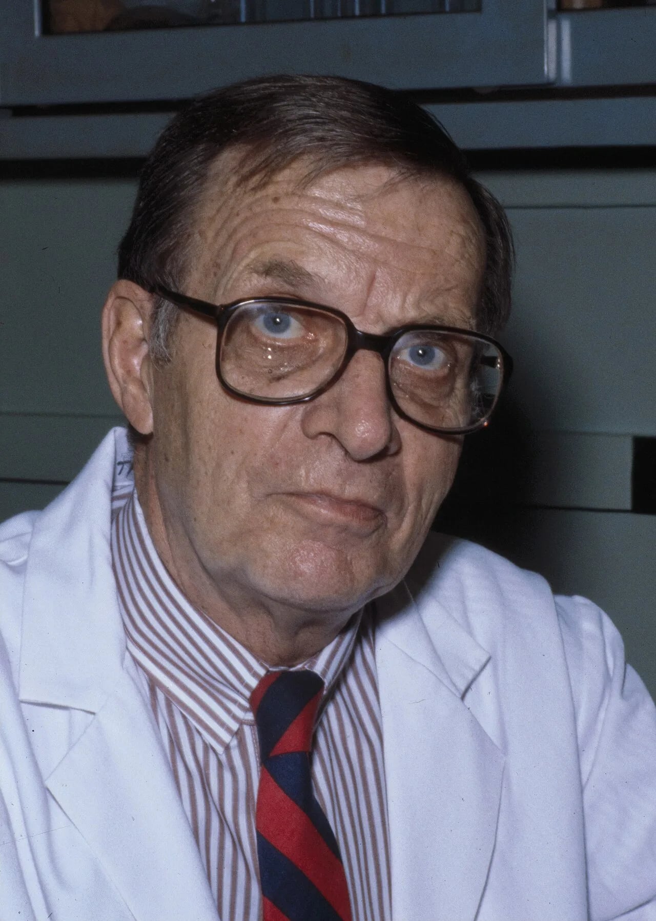 Portrait of Lewis Thomas (1913–1993) – memorial page