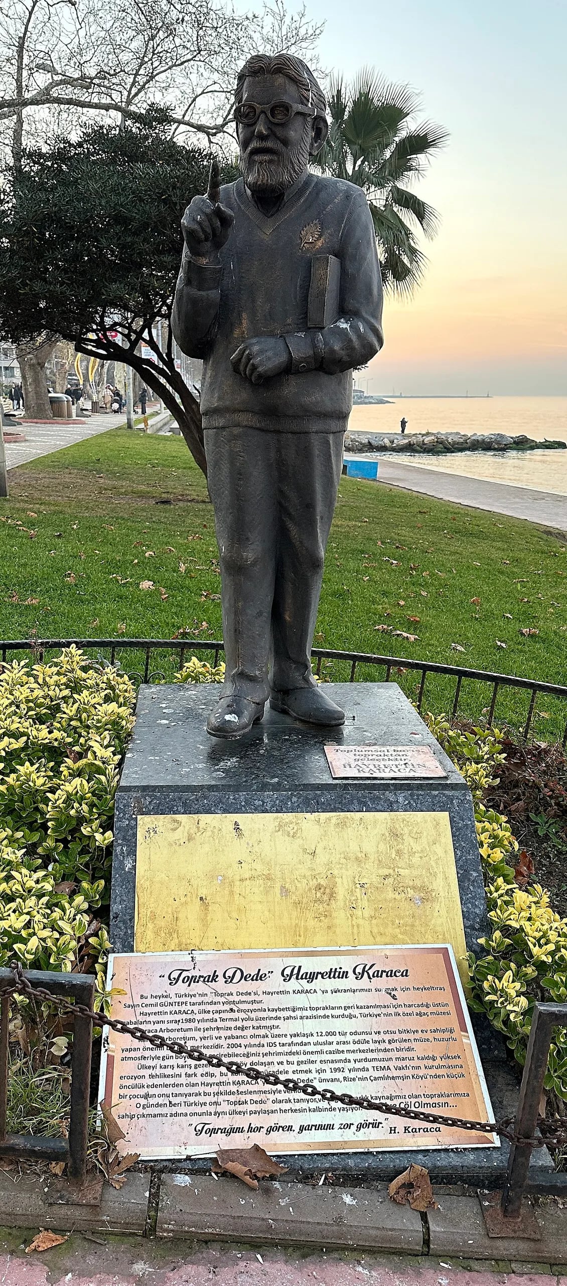 Portrait of Hayrettin Karaca (1922–2020) – memorial page