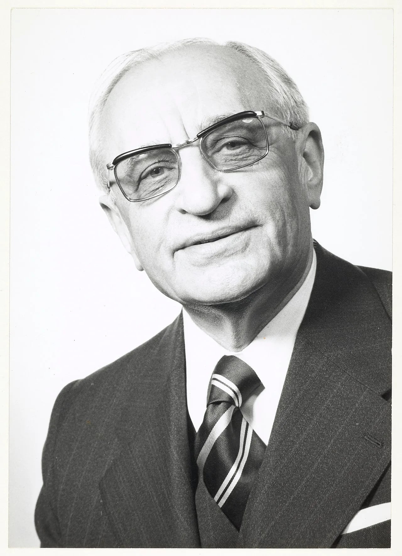 Porträt von Henri Fréville (1905–1987) – Gedenkseite