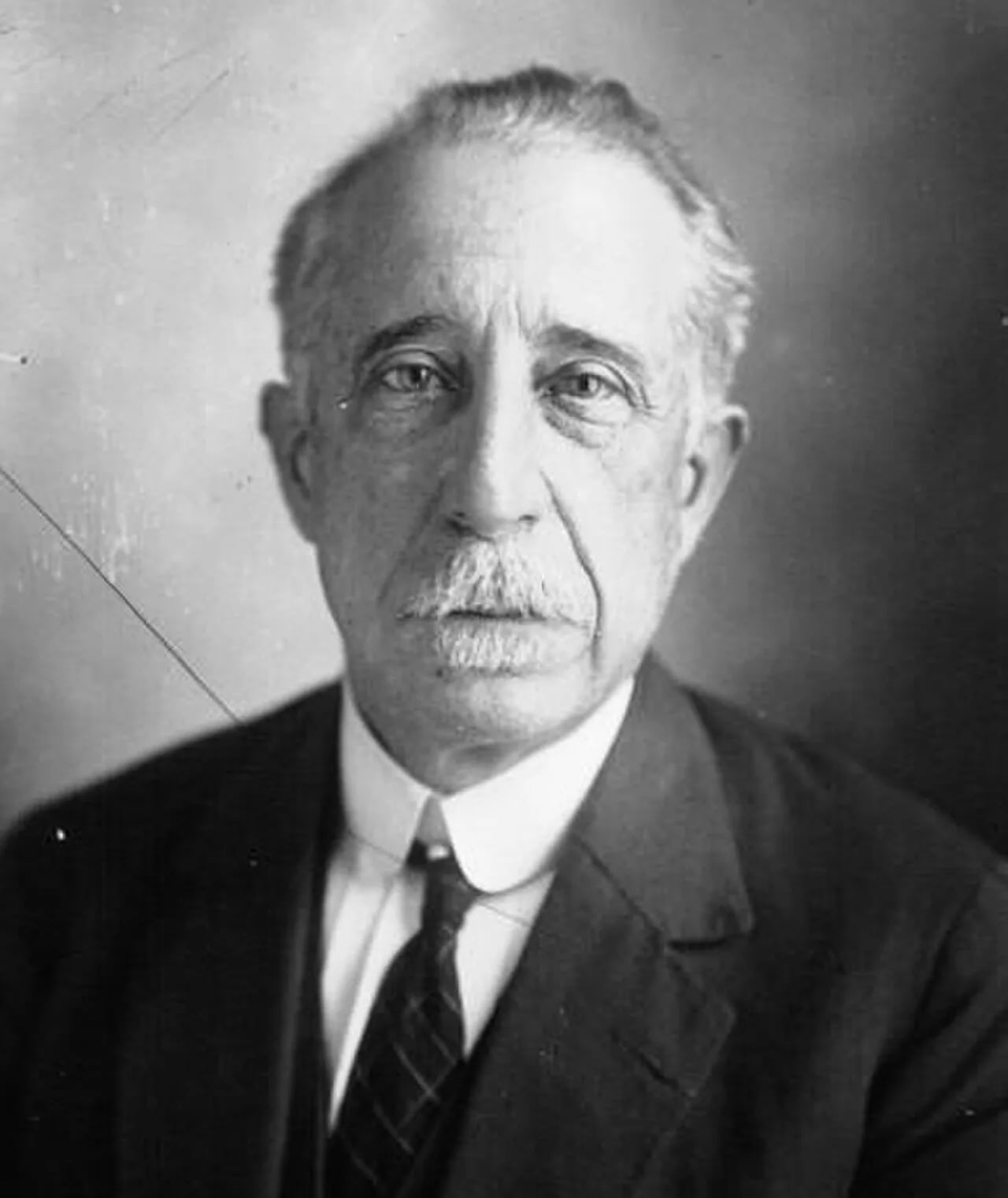 Porträt von Henri des Lyons de Feuchin (1868–1950) – Gedenkseite